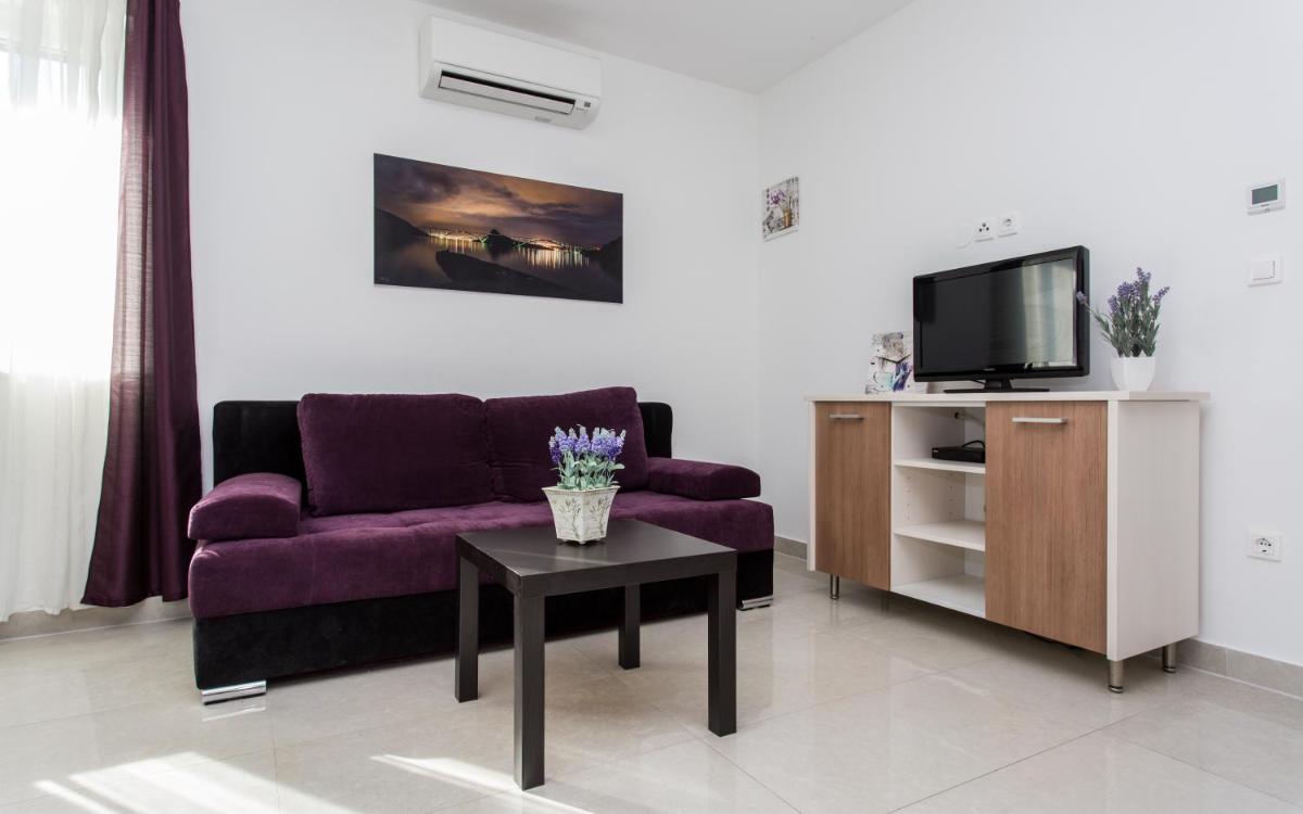 Two-Bedroom Apartment with Balcony photo 2