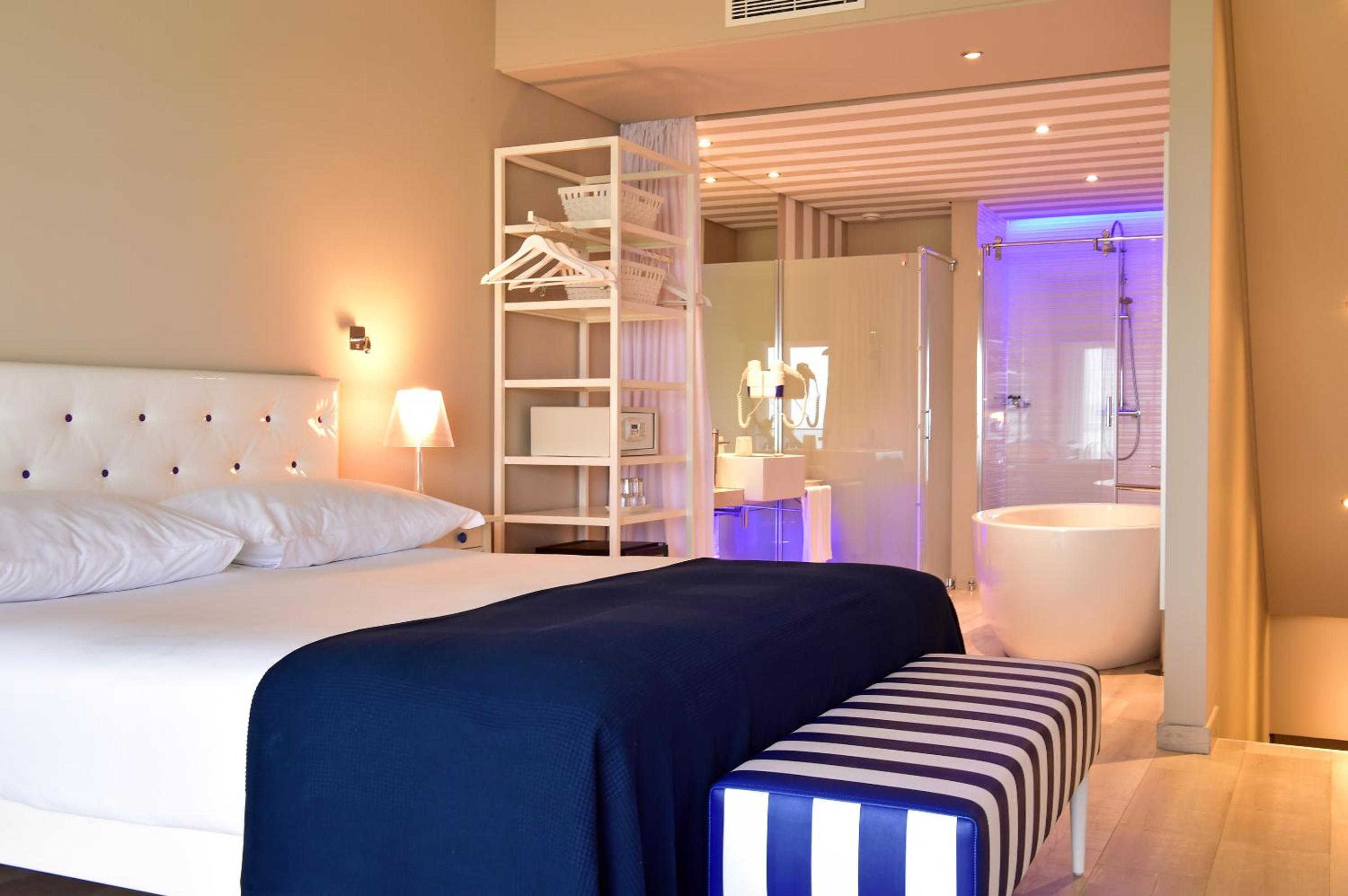 Deluxe Double Room with Sea View photo 2