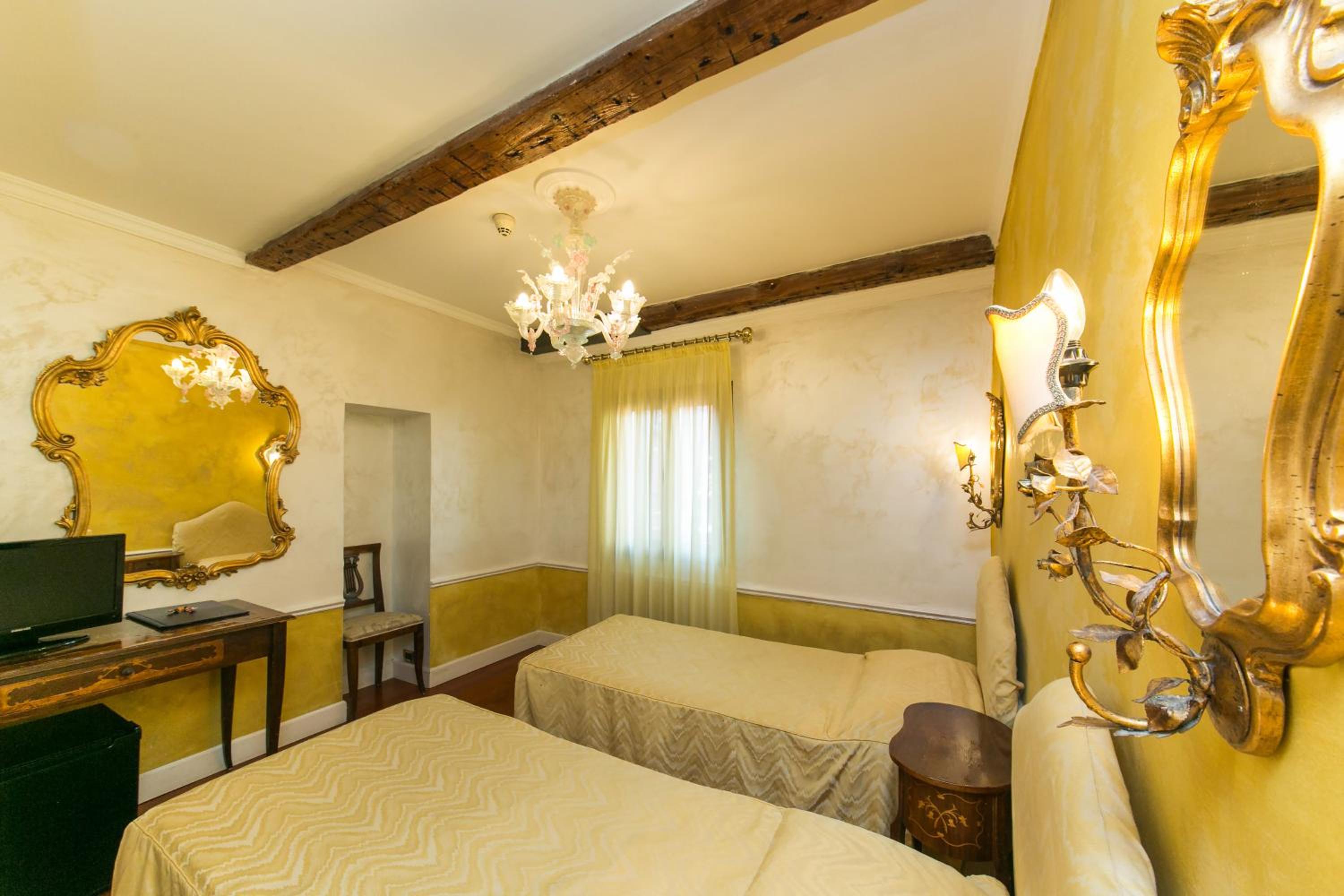 Double or Twin Room photo 2