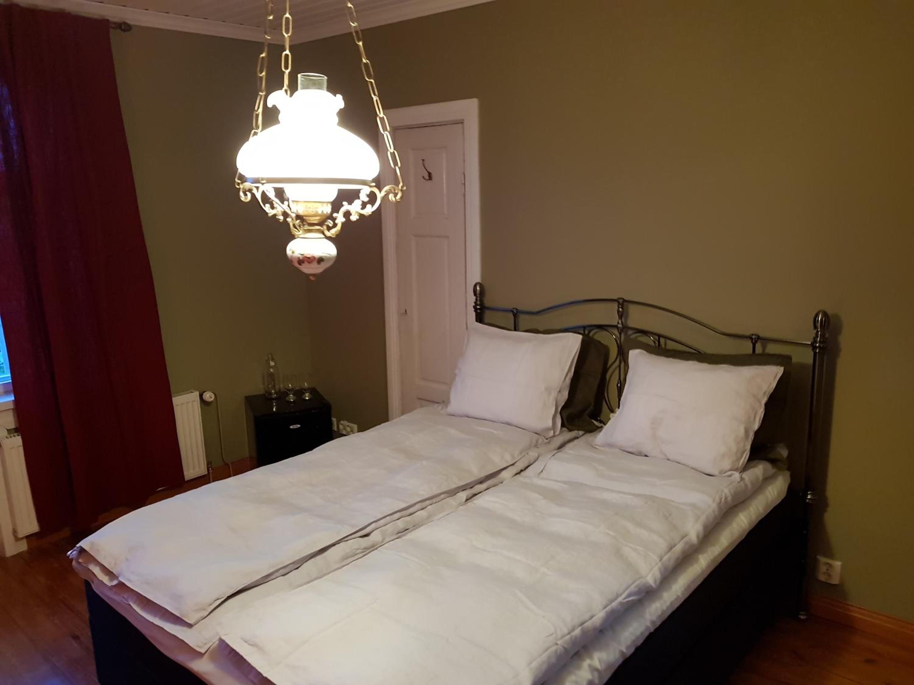 Deluxe Queen Room - Photo 9