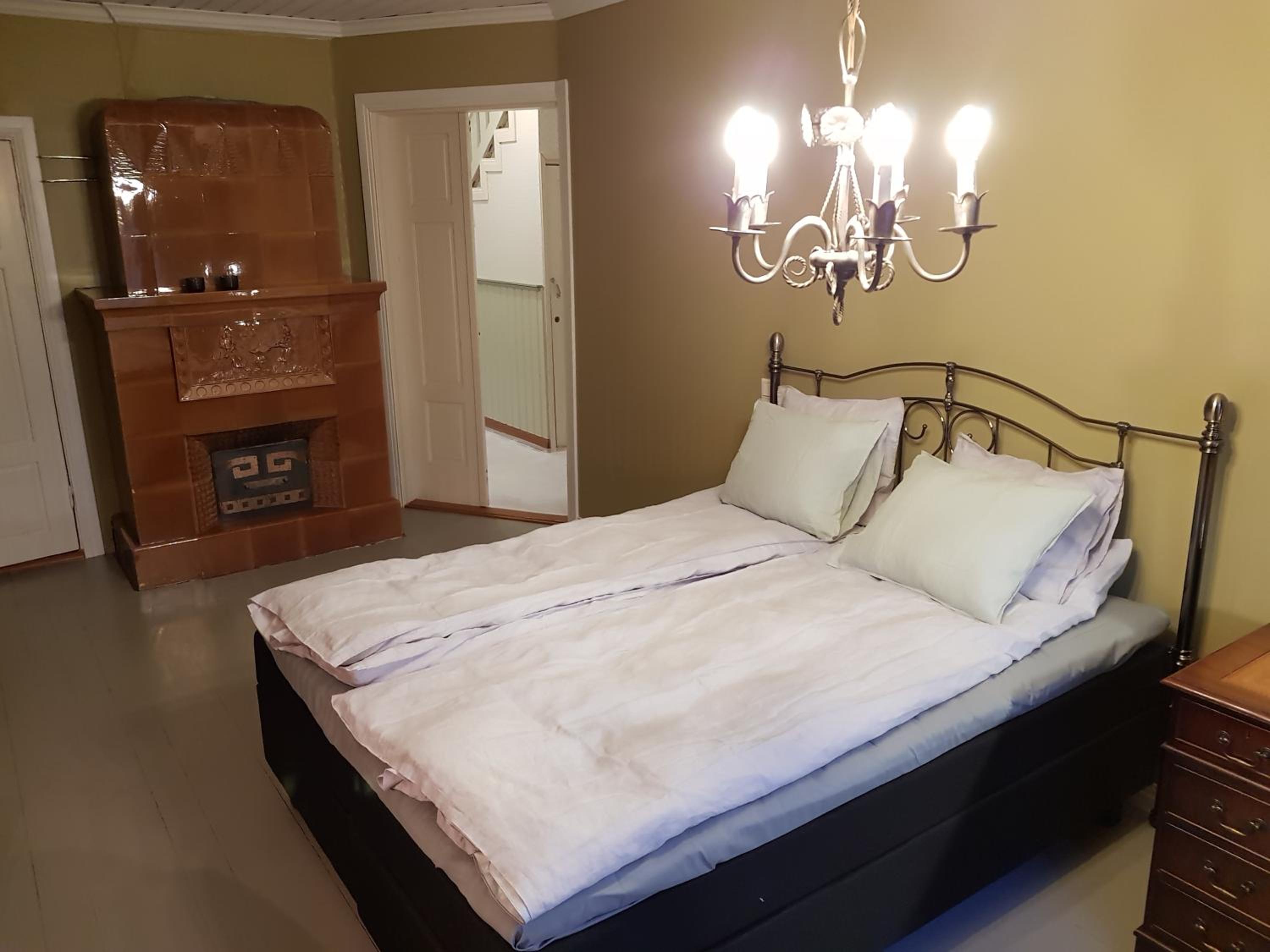 Deluxe Queen Room - Photo 13