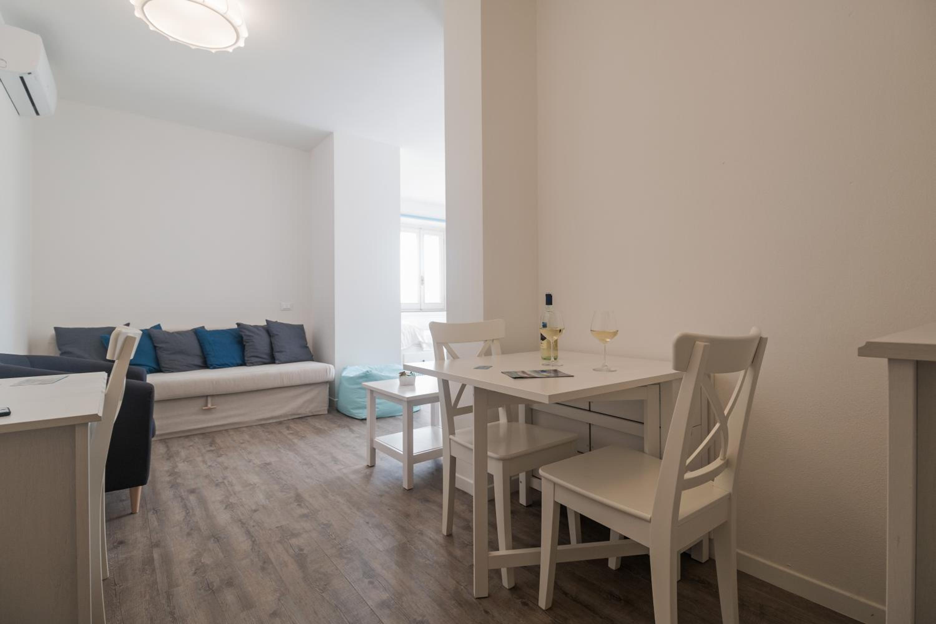 Family Room with Sea View - Photo 3