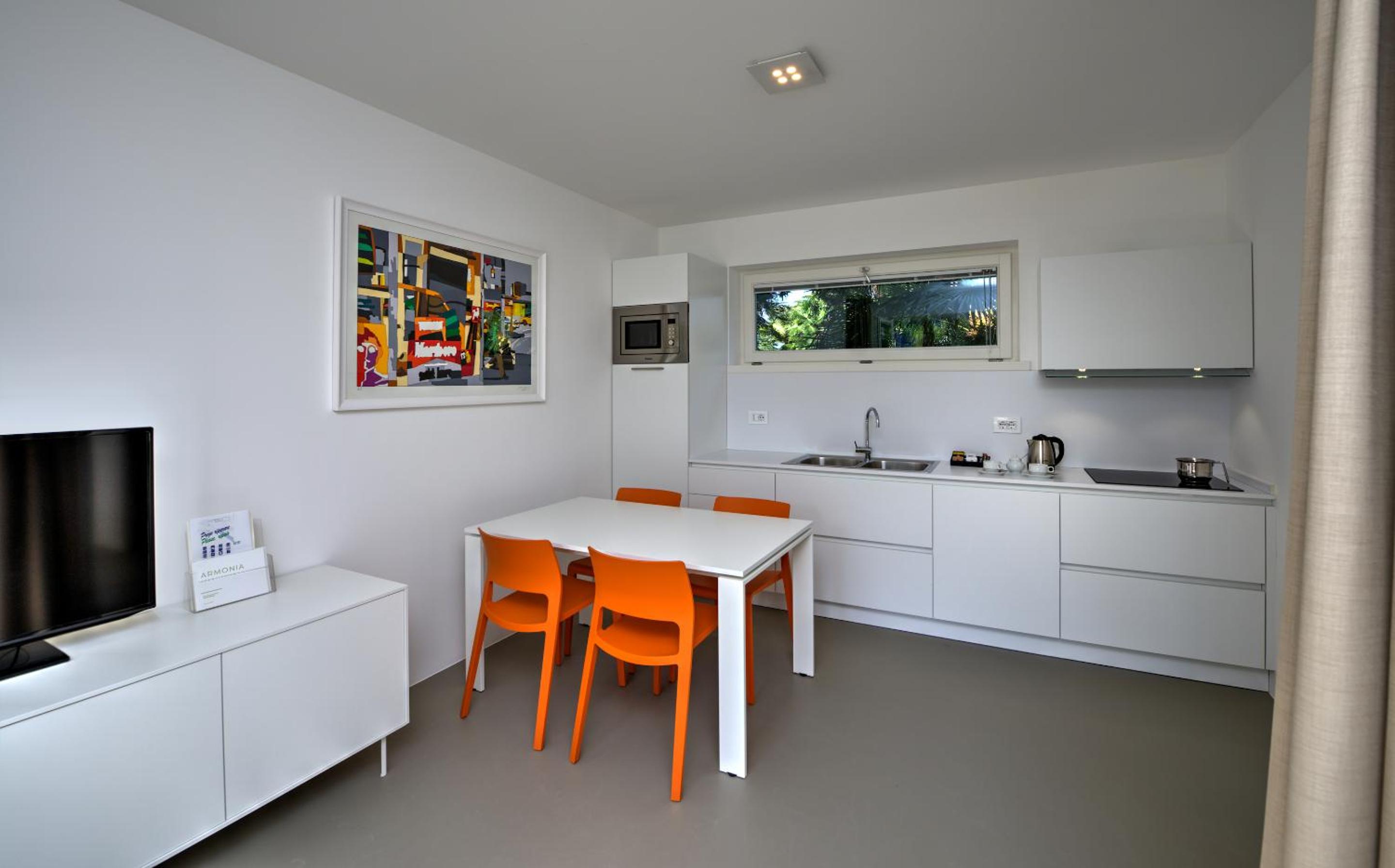 Cottage with Lake View - Photo 10