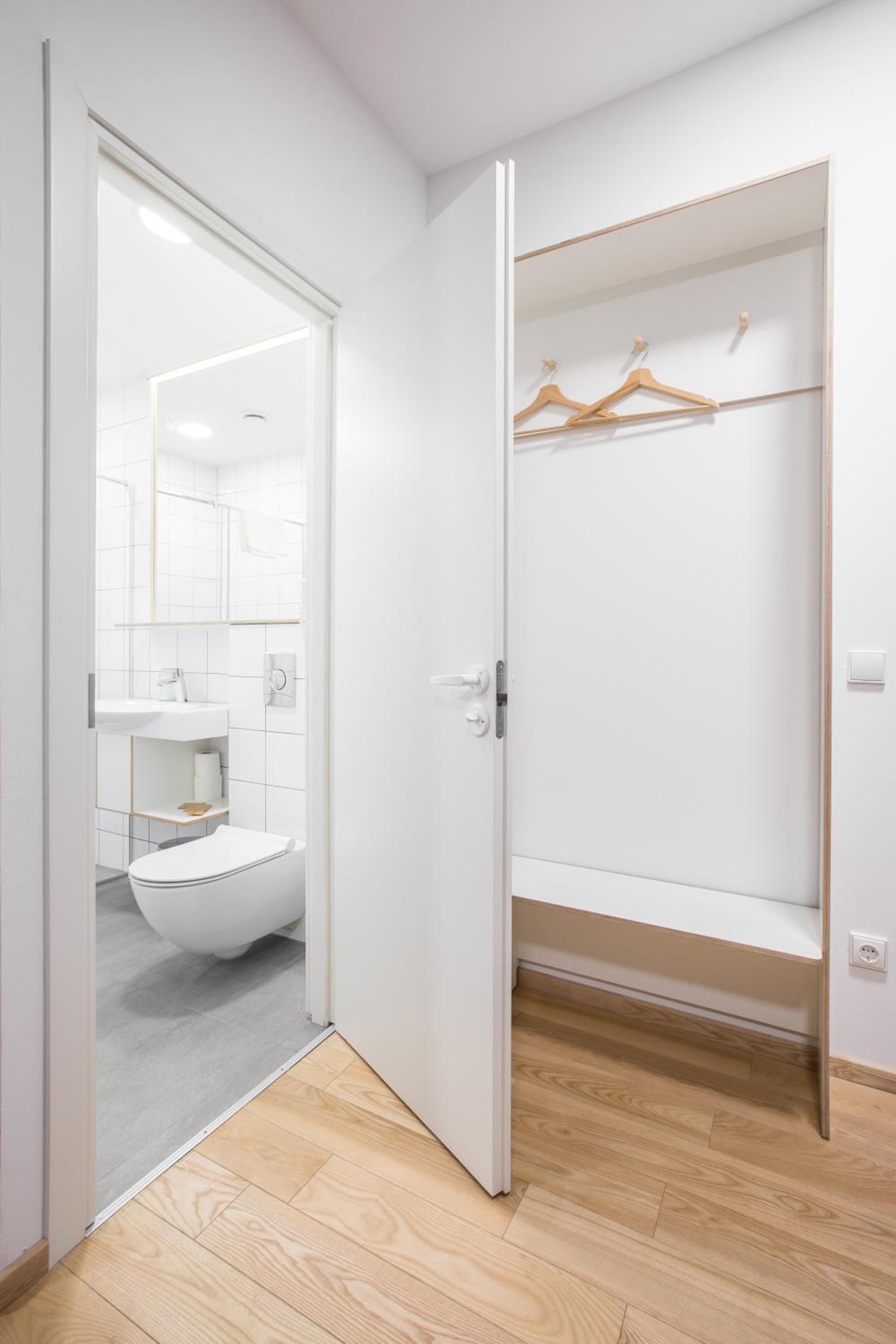 Double Room with Balcony - Photo 11