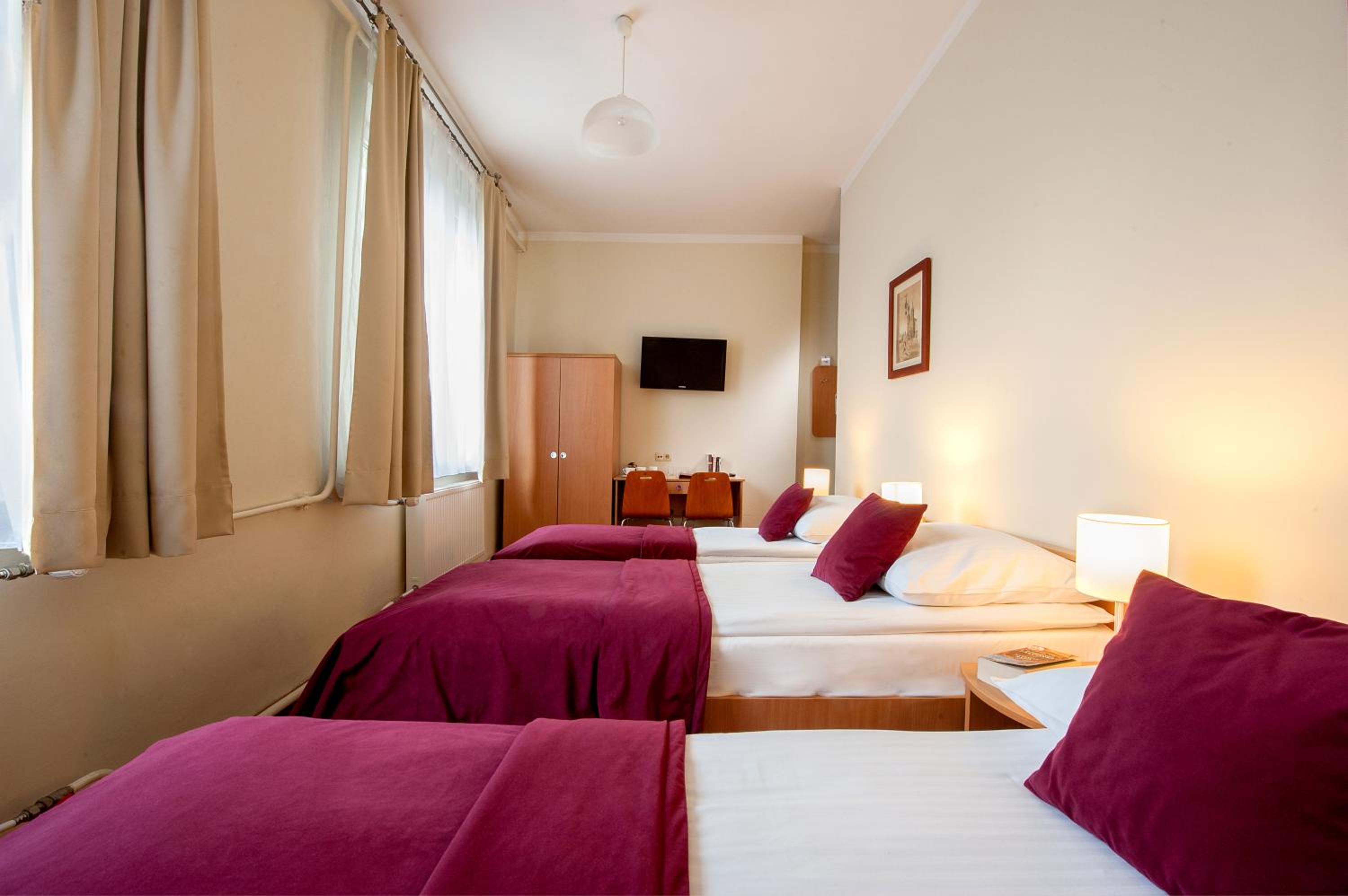 Triple Room - Photo 6
