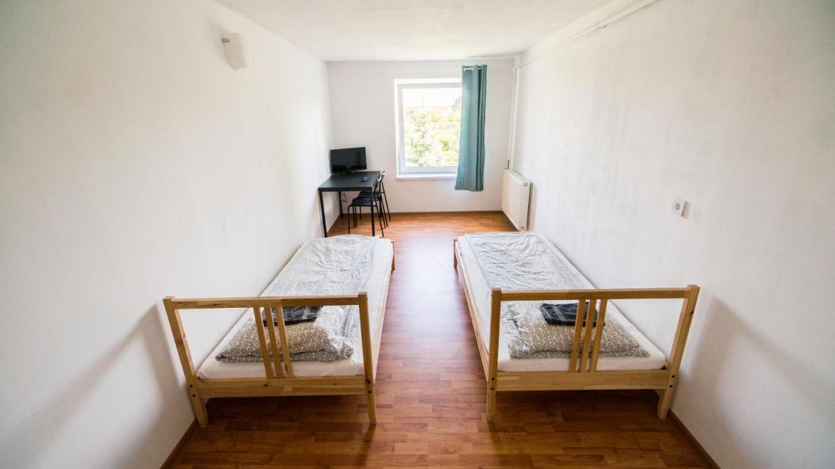 Standard Twin Room with Shared Bathroom photo 1