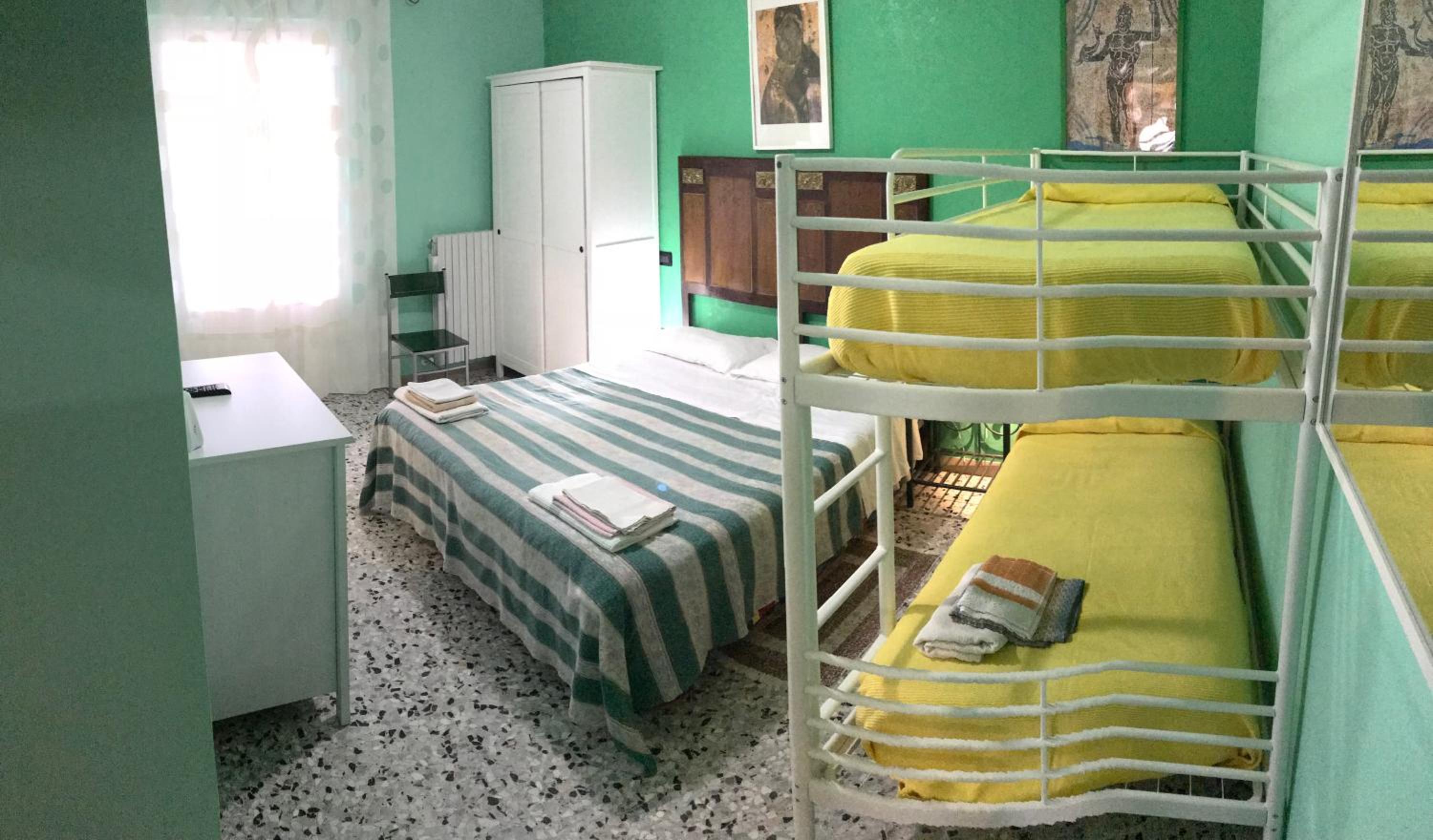 Classic Quadruple Room photo 3