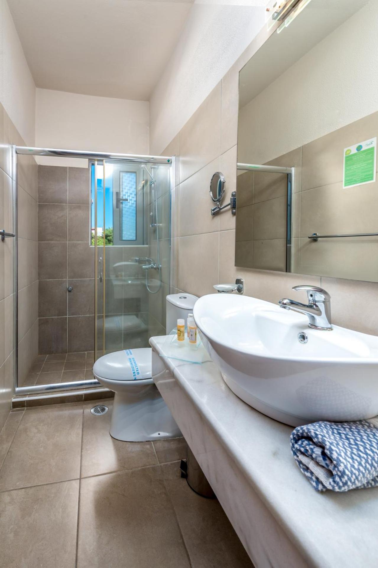 One-Bedroom Apartment Ground Floor (1-3 Adults) - Photo 9
