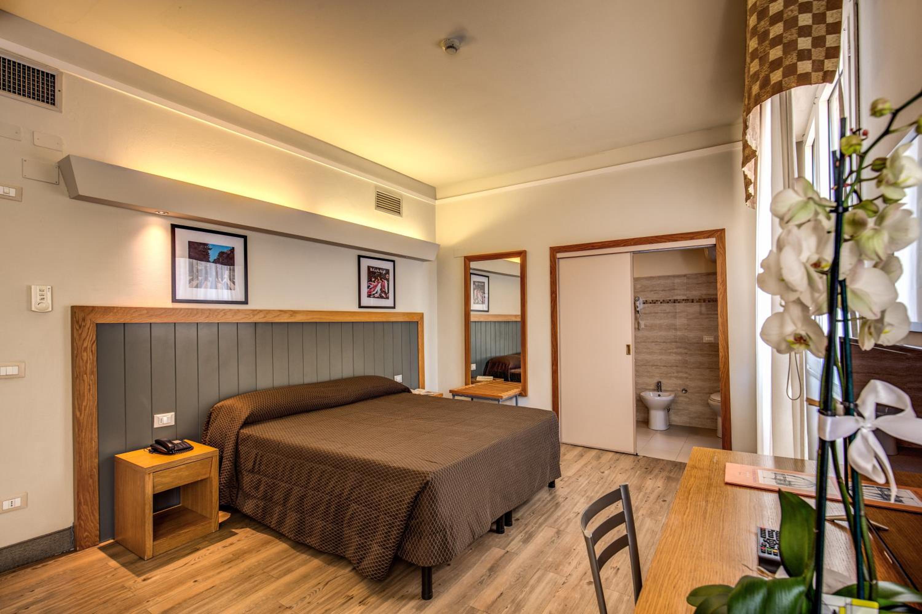 Double Room - Photo 3