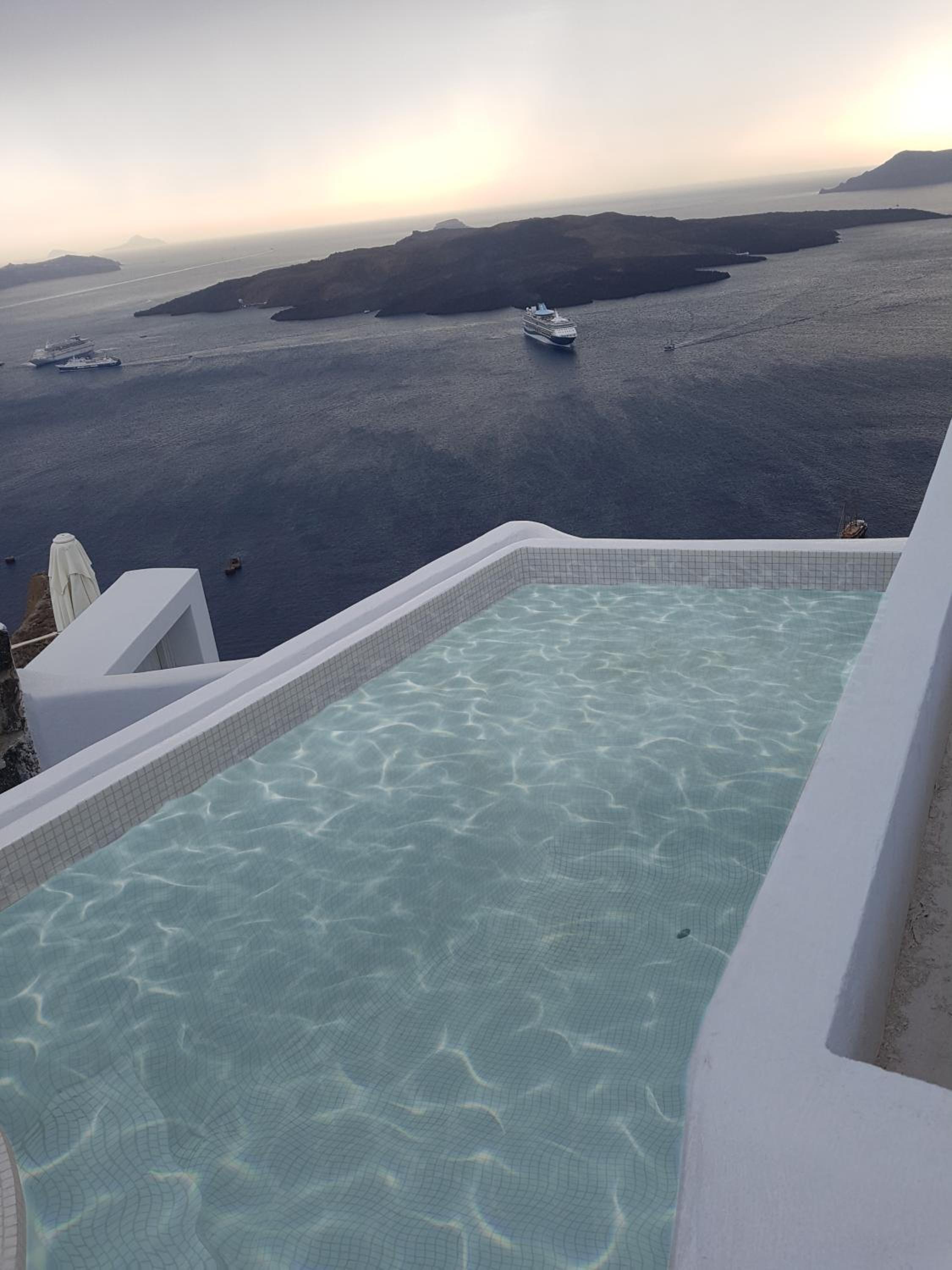 Moonstone Suite with Private Pool and Caldera View photo 2