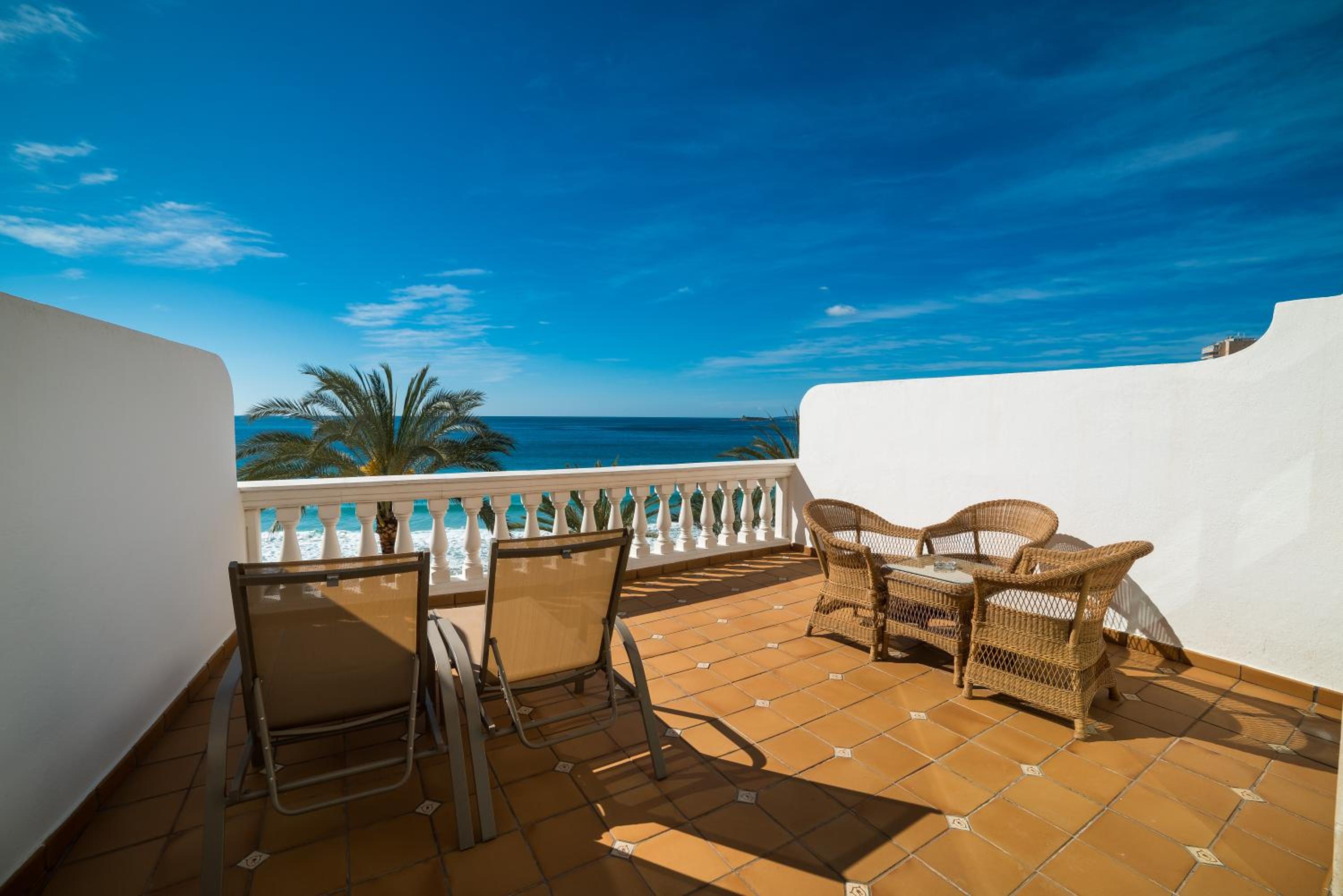 Superior Double or Twin Room with Sea View - Photo 2