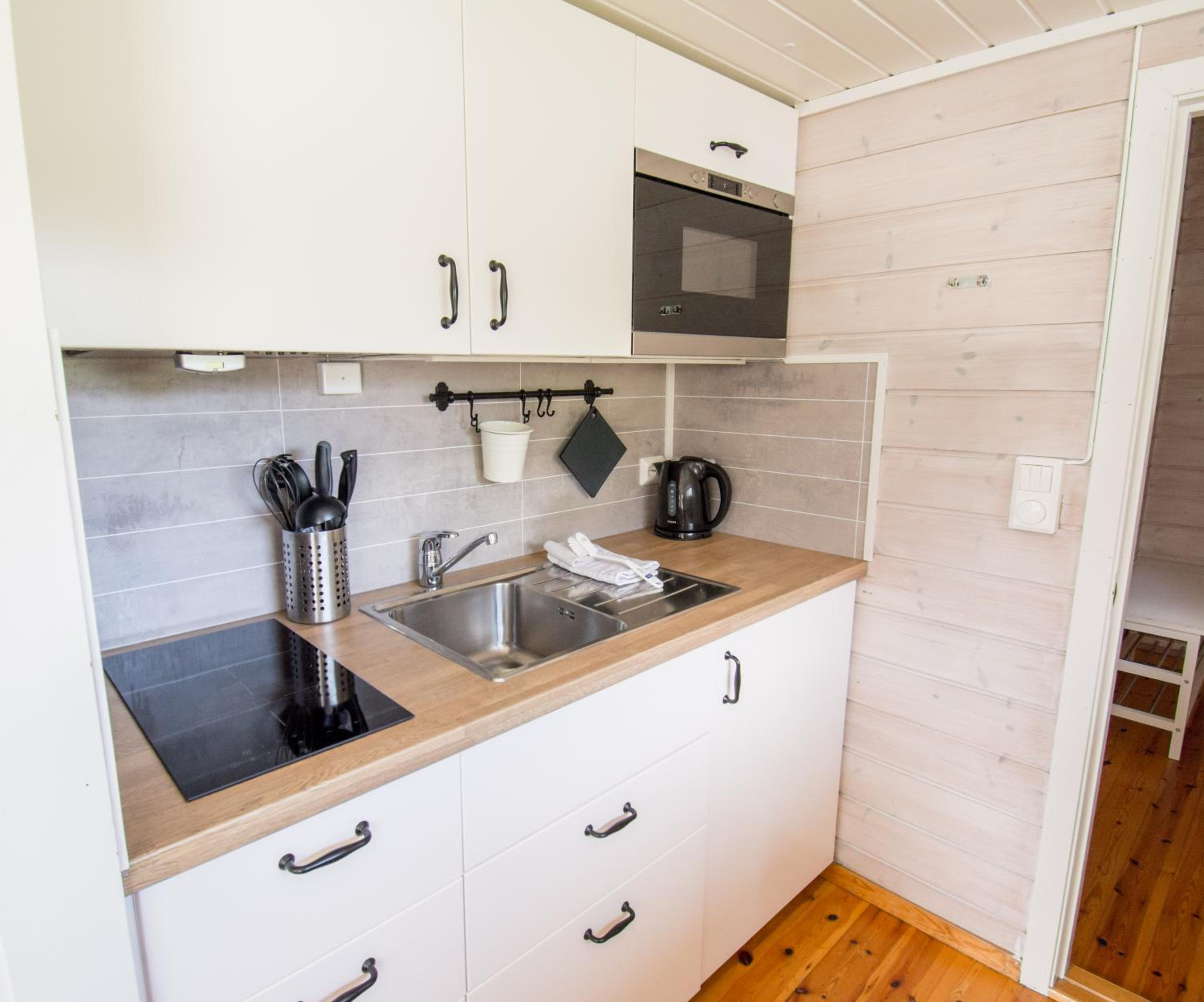 One-Bedroom Cottage - Photo 9