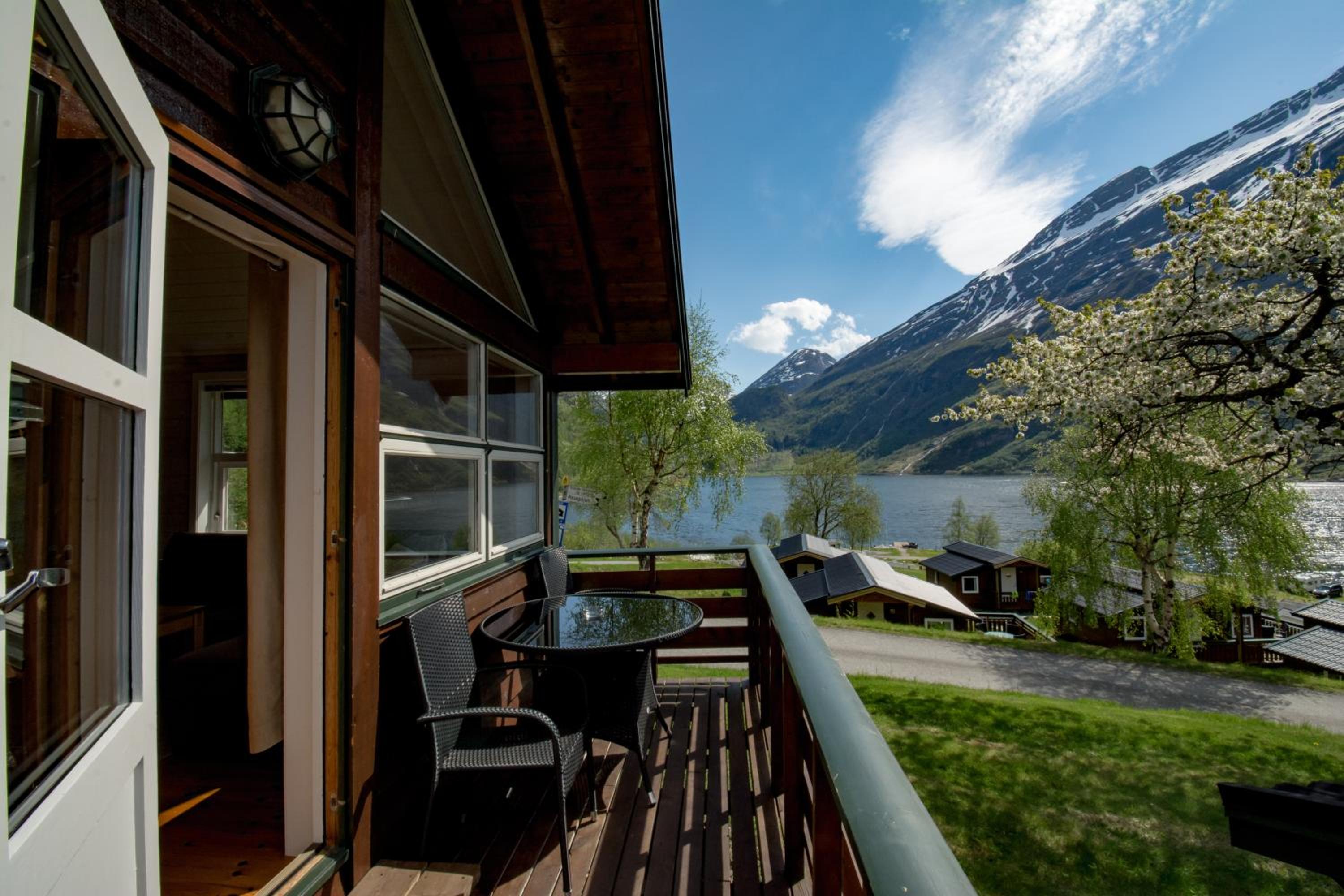 One-Bedroom Cottage - Photo 6