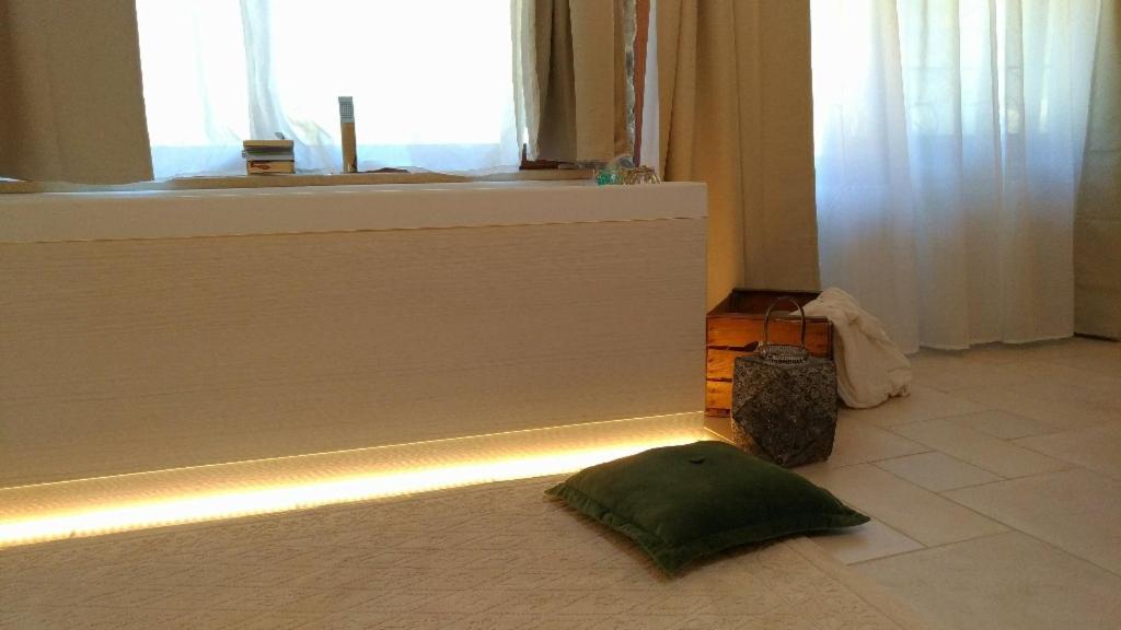 Double Room with Spa Bath - Photo 9