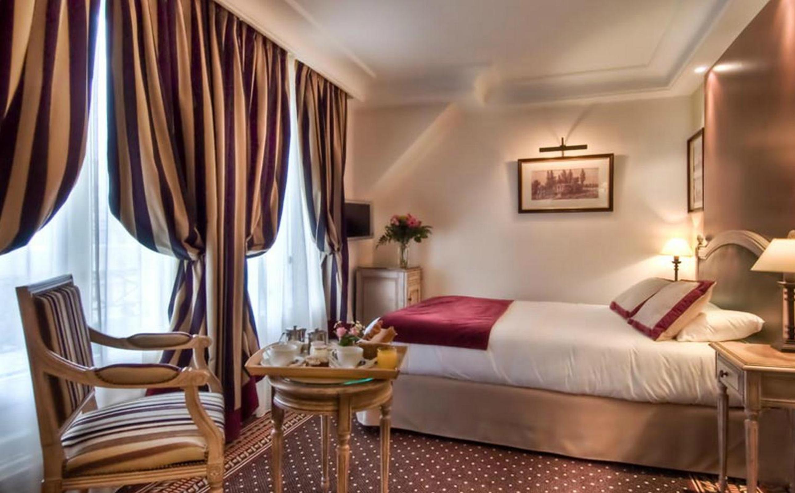 Superior Queen Room thumbnail 5