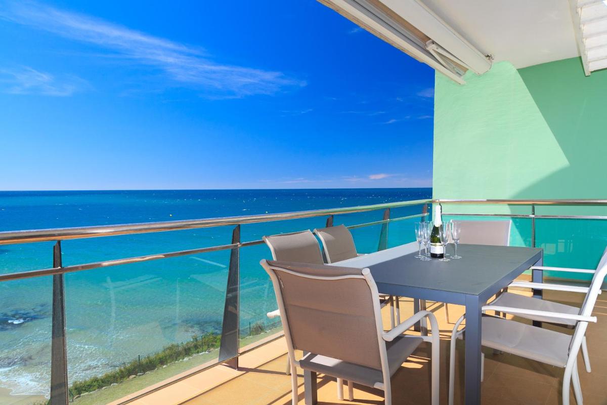 Three-Bedroom Apartment with Sea View photo 2
