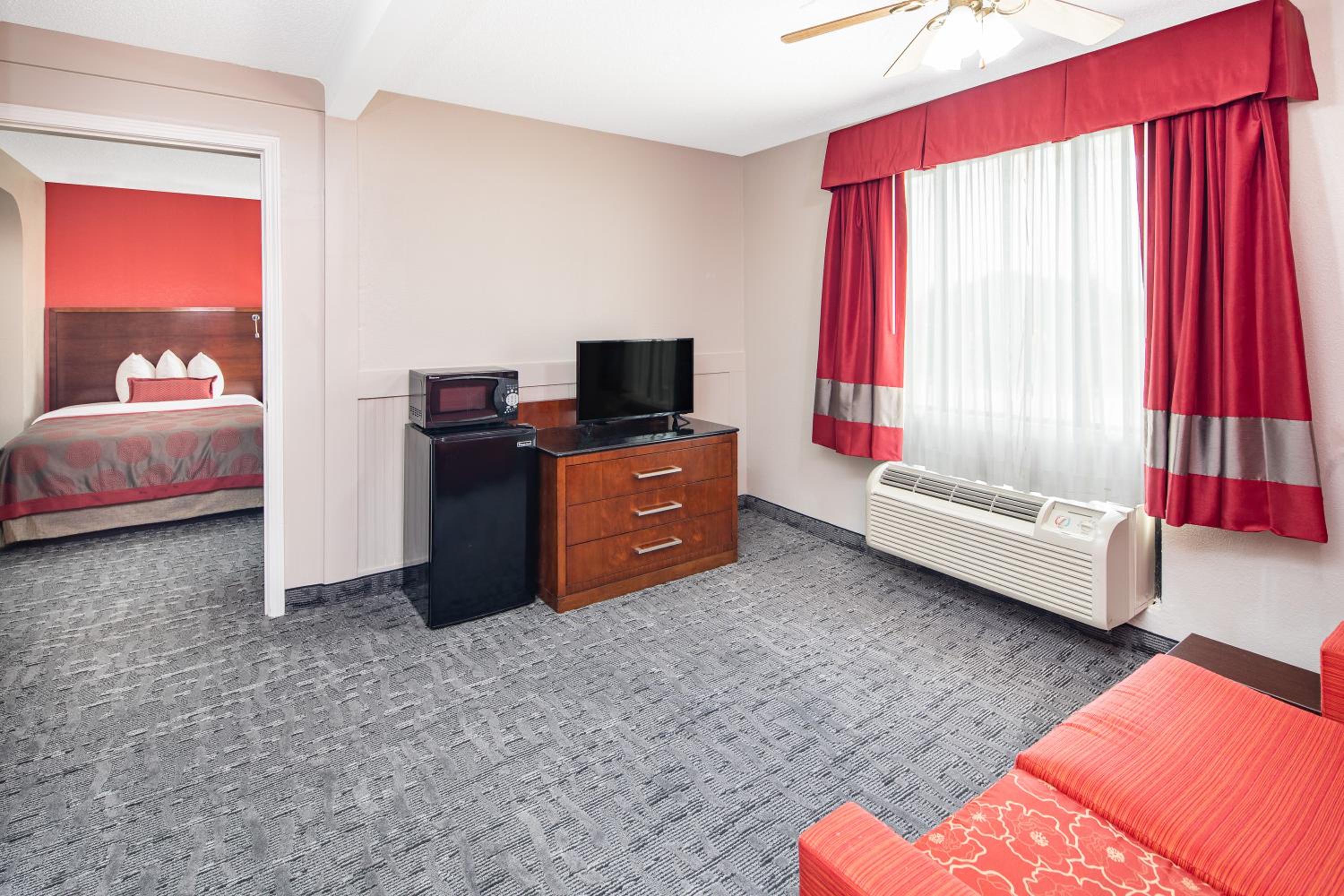 One-Bedroom Suite with Two Double Beds - Non-Smoking - Photo 2
