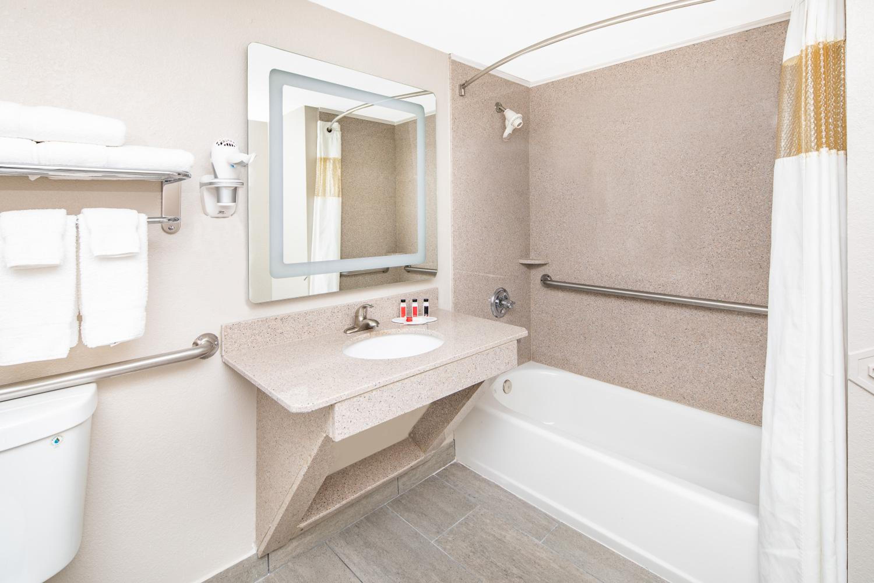 King Room - Mobility Access/Non-Smoking - Photo 2