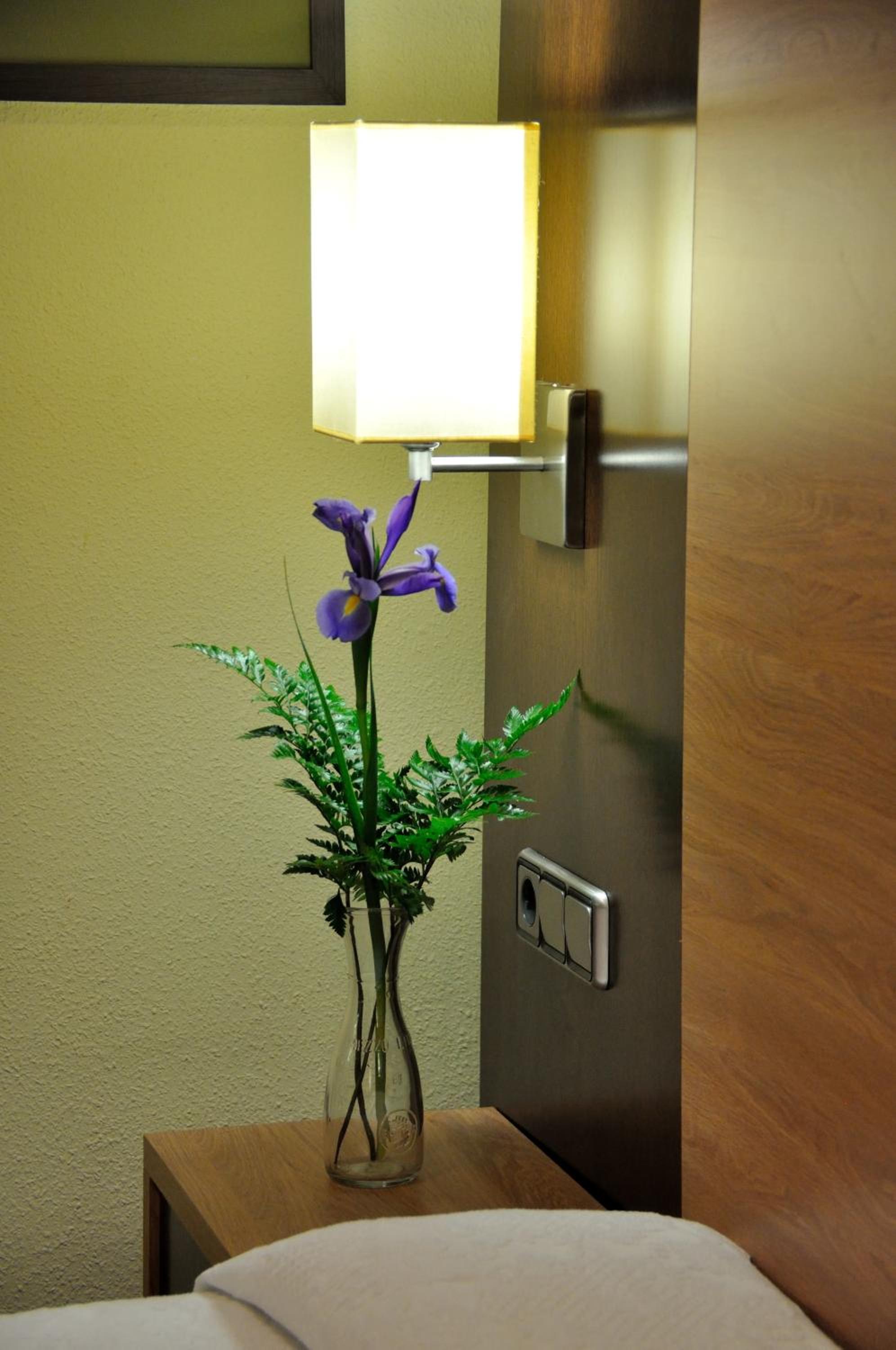 Double or Twin Room with Balcony - Photo 14