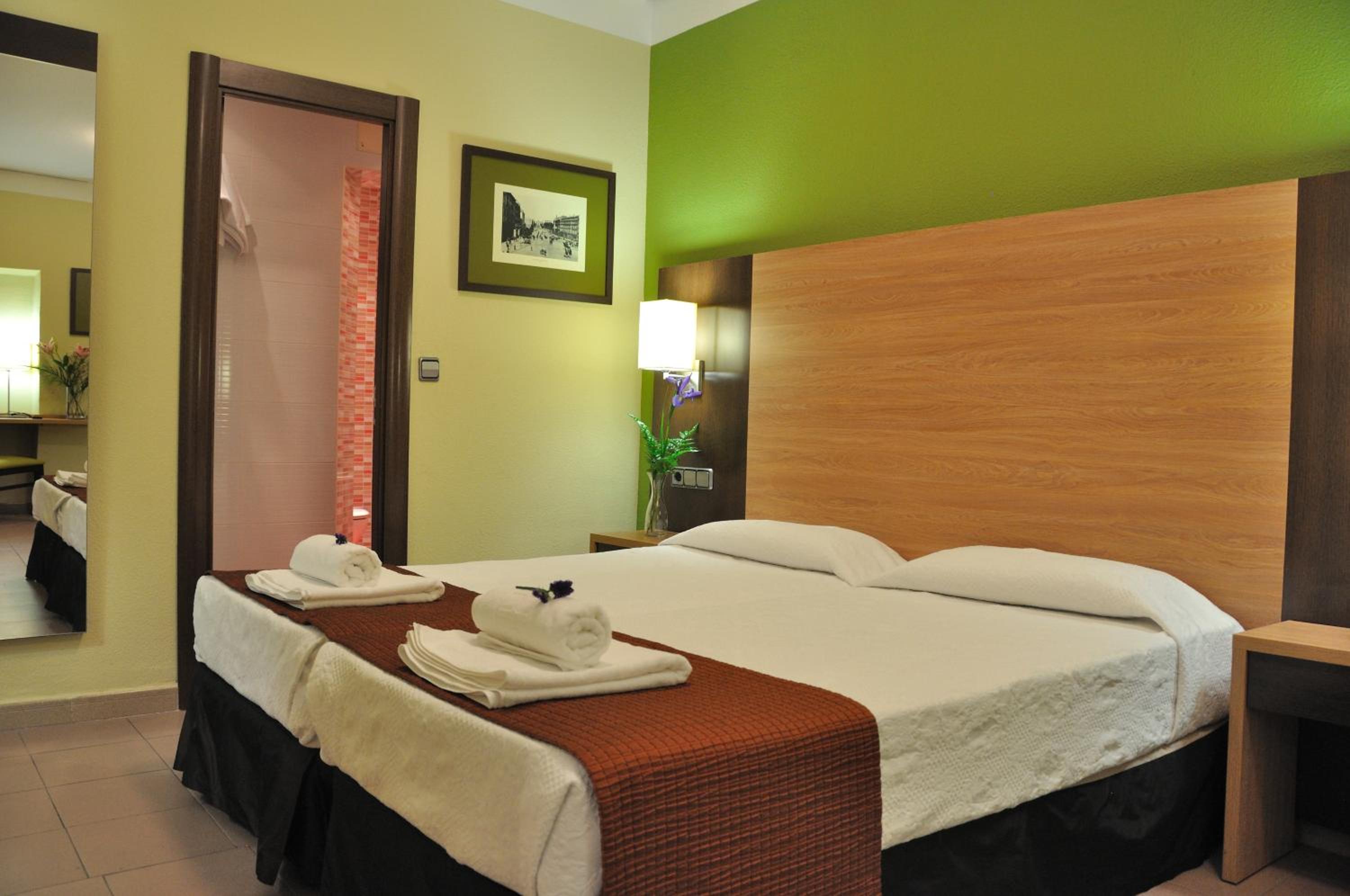Double or Twin Room - Photo 21