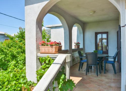 Studio Apartment with Balcony and Sea View - Photo 14