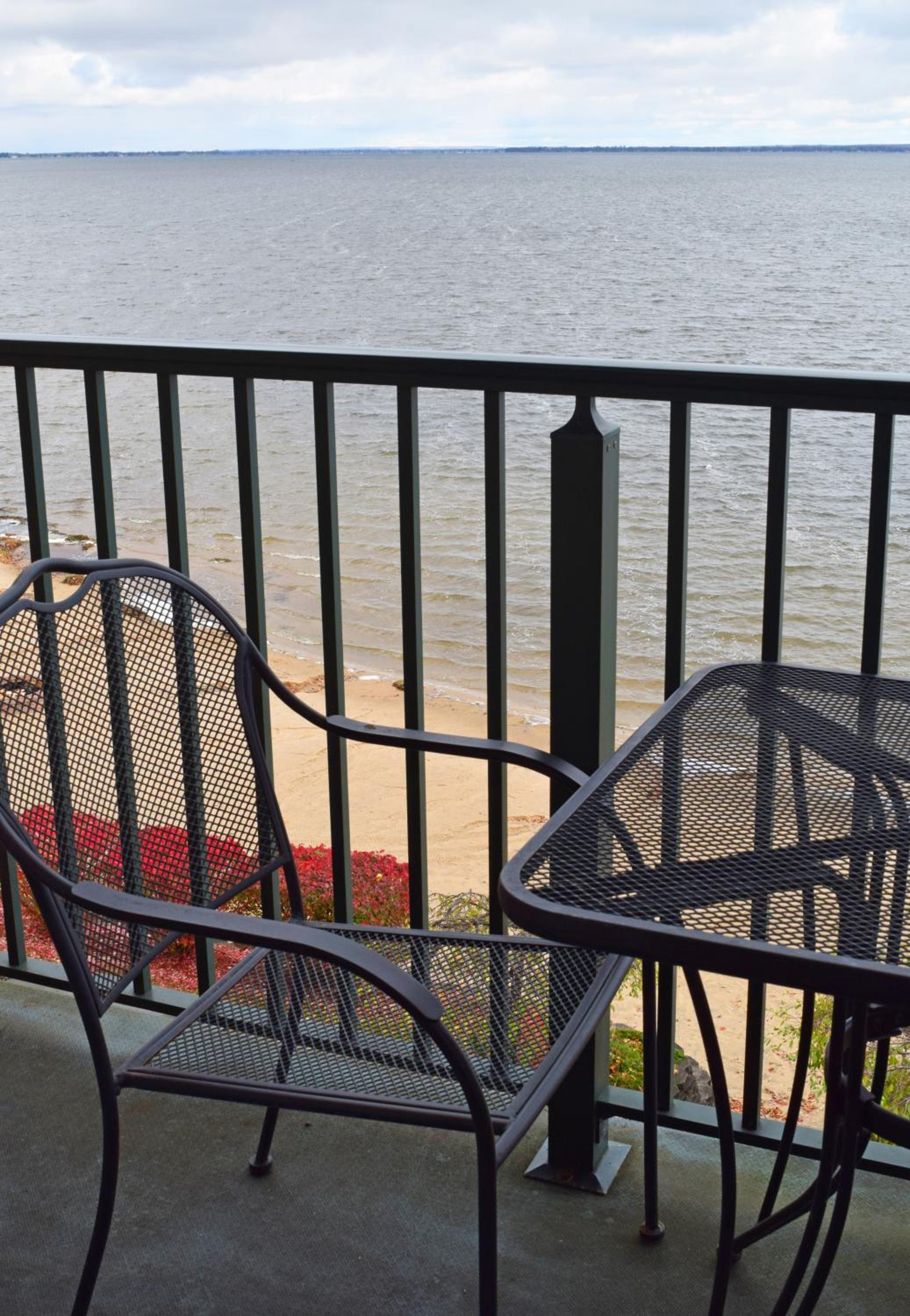 King Bed Handicapped Room with Balcony photo 2