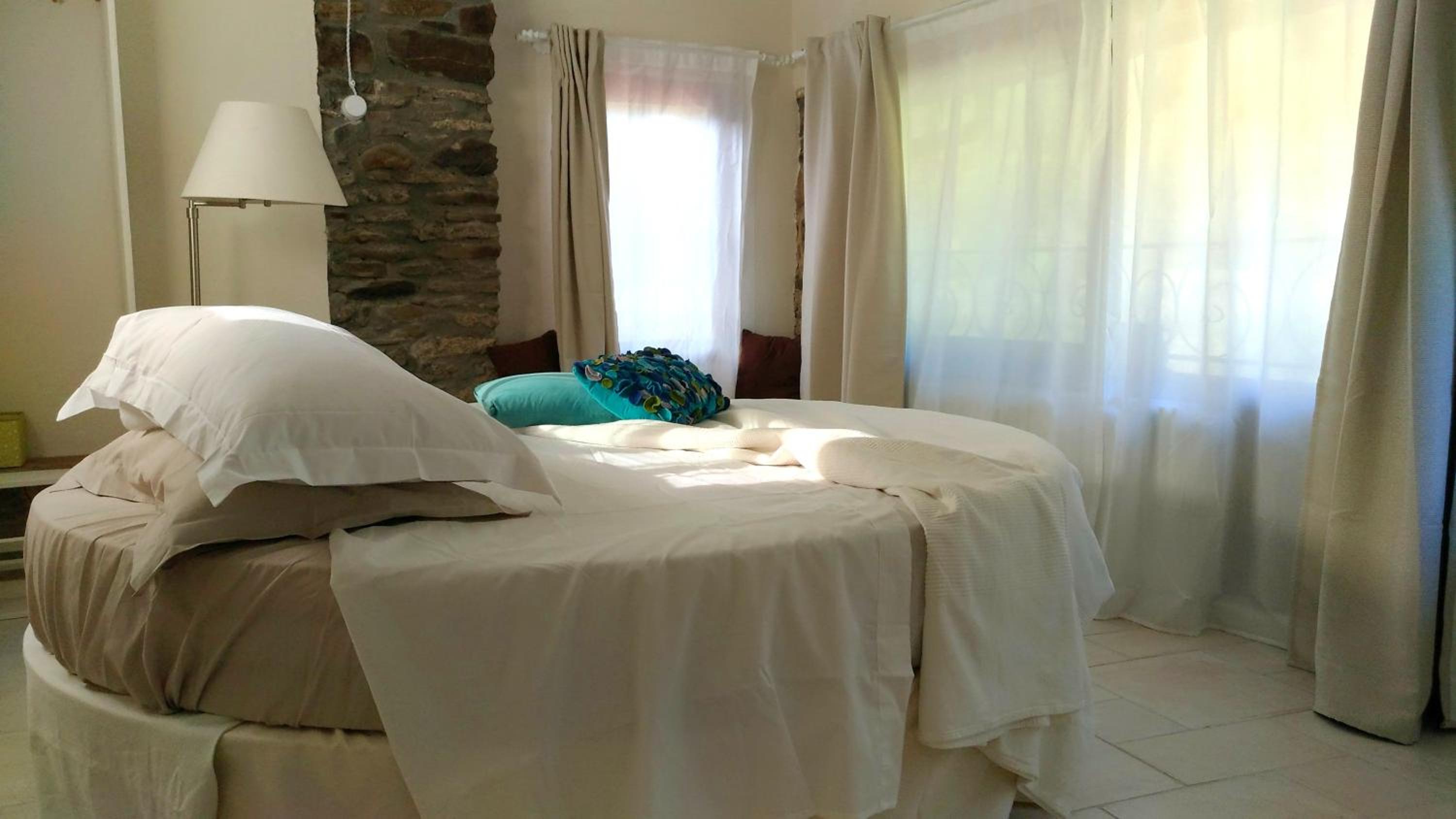 Double Room with Spa Bath - Photo 8
