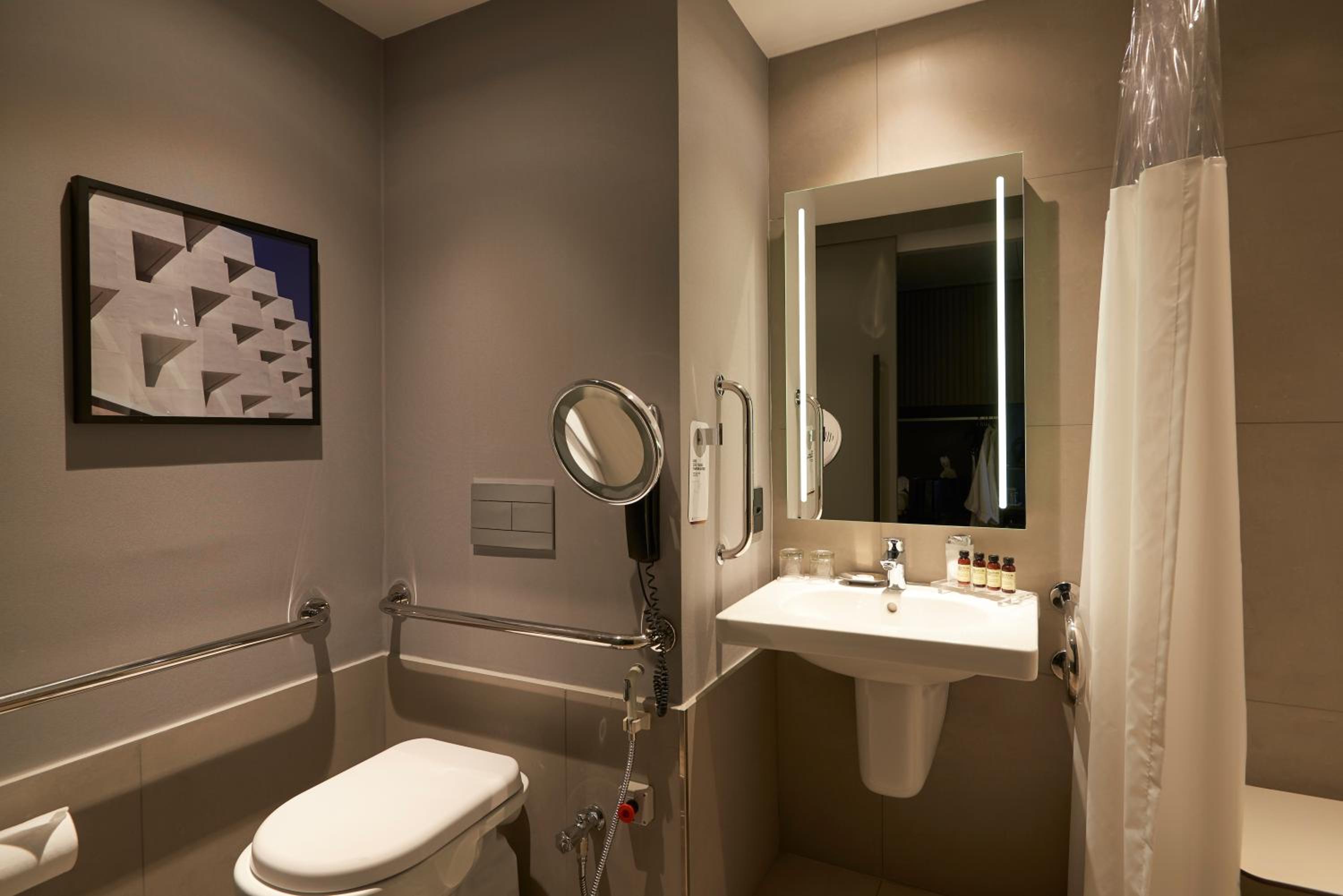 Deluxe Queen Room - Disability Access - Photo 7