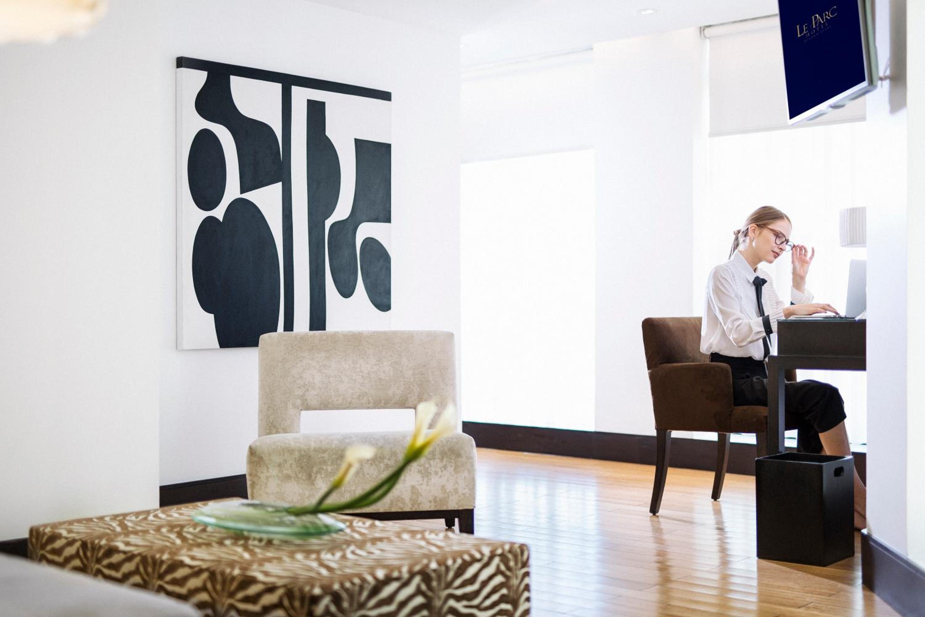 Business Suite - Photo 2