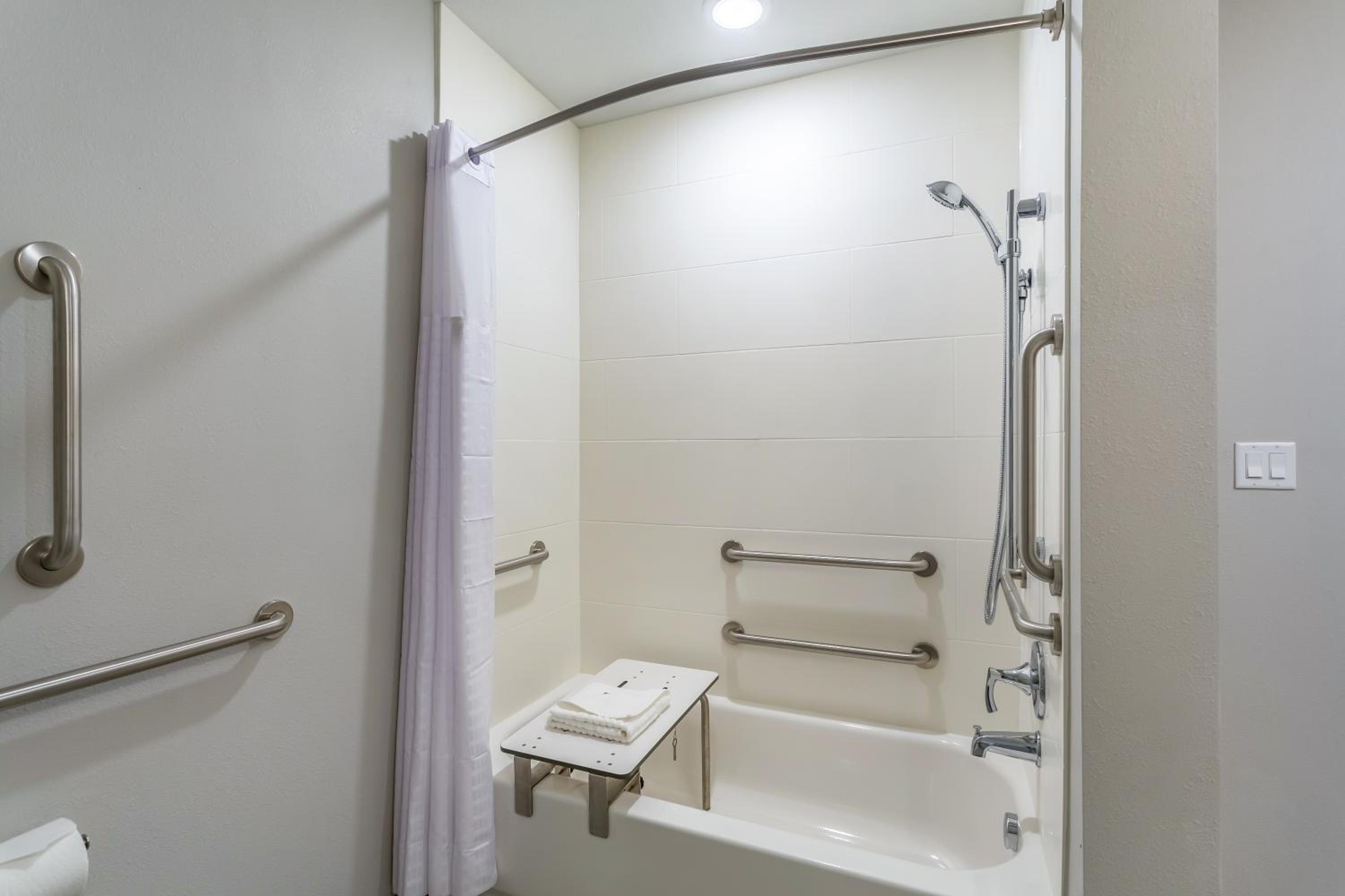 King Room - Hearing Accessible /Non-Smoking photo 2