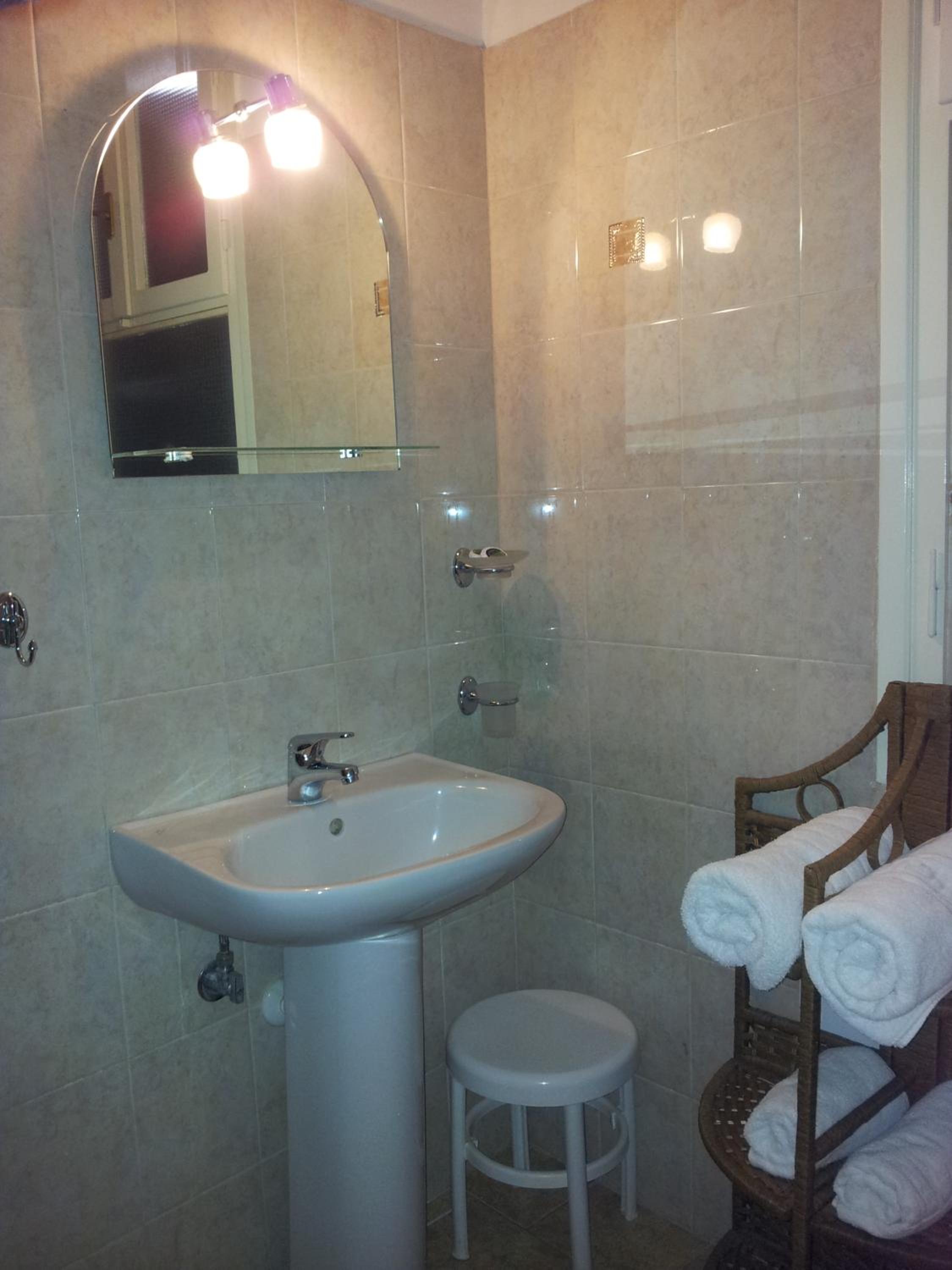 Classic Triple Room - Photo 13