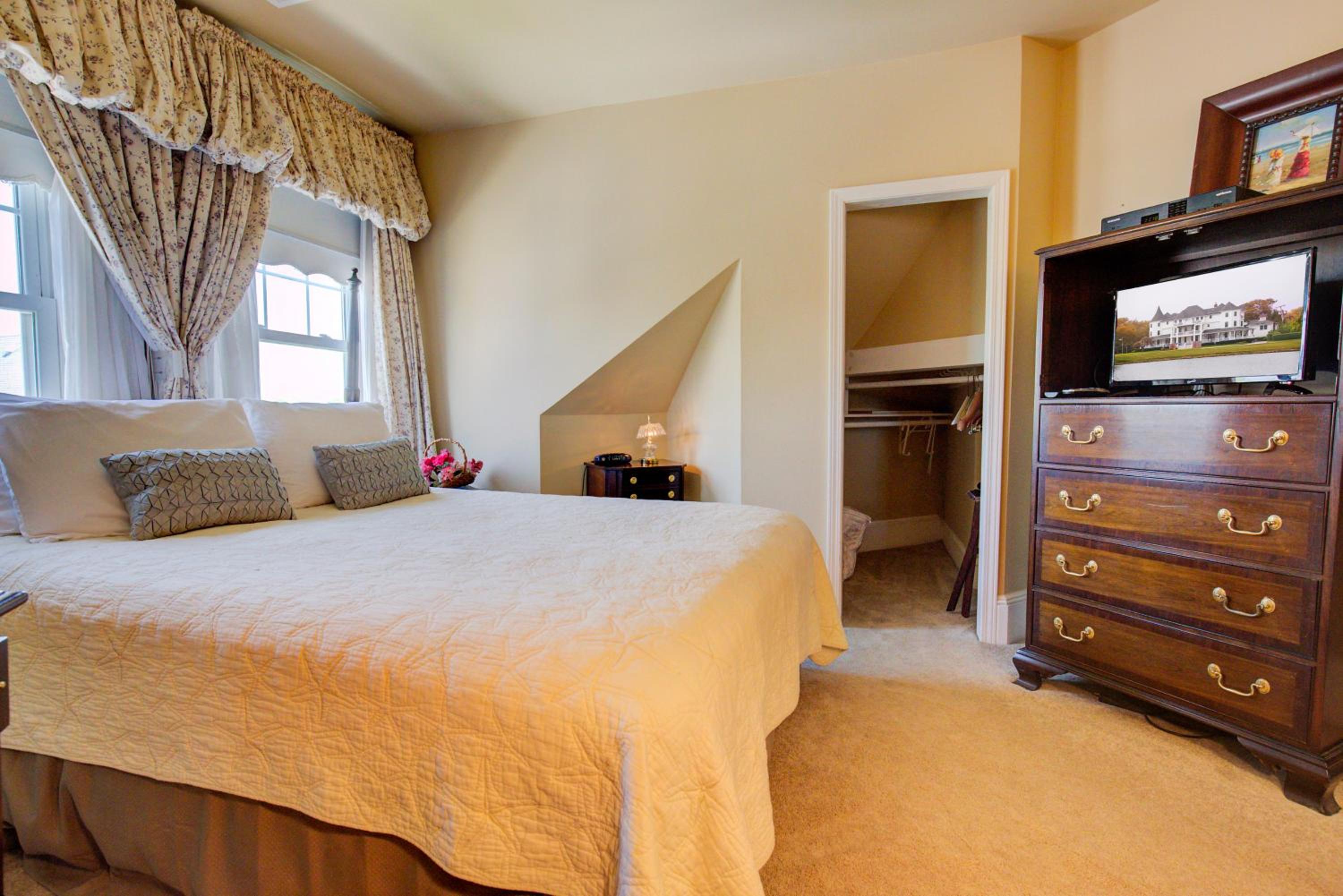 Suite with Lake View
