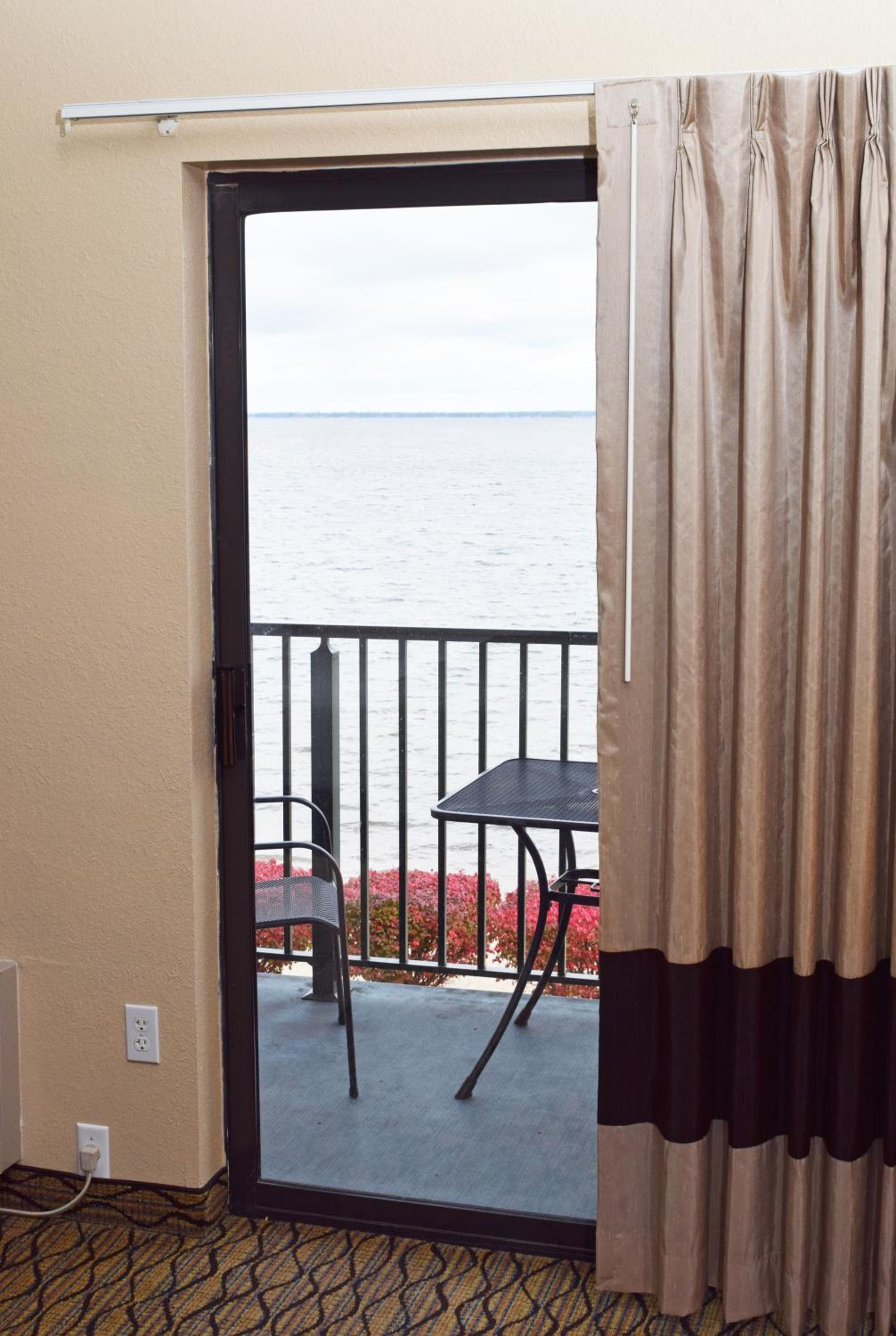 Two Queen Beds with Private Lake View Balcony photo 2