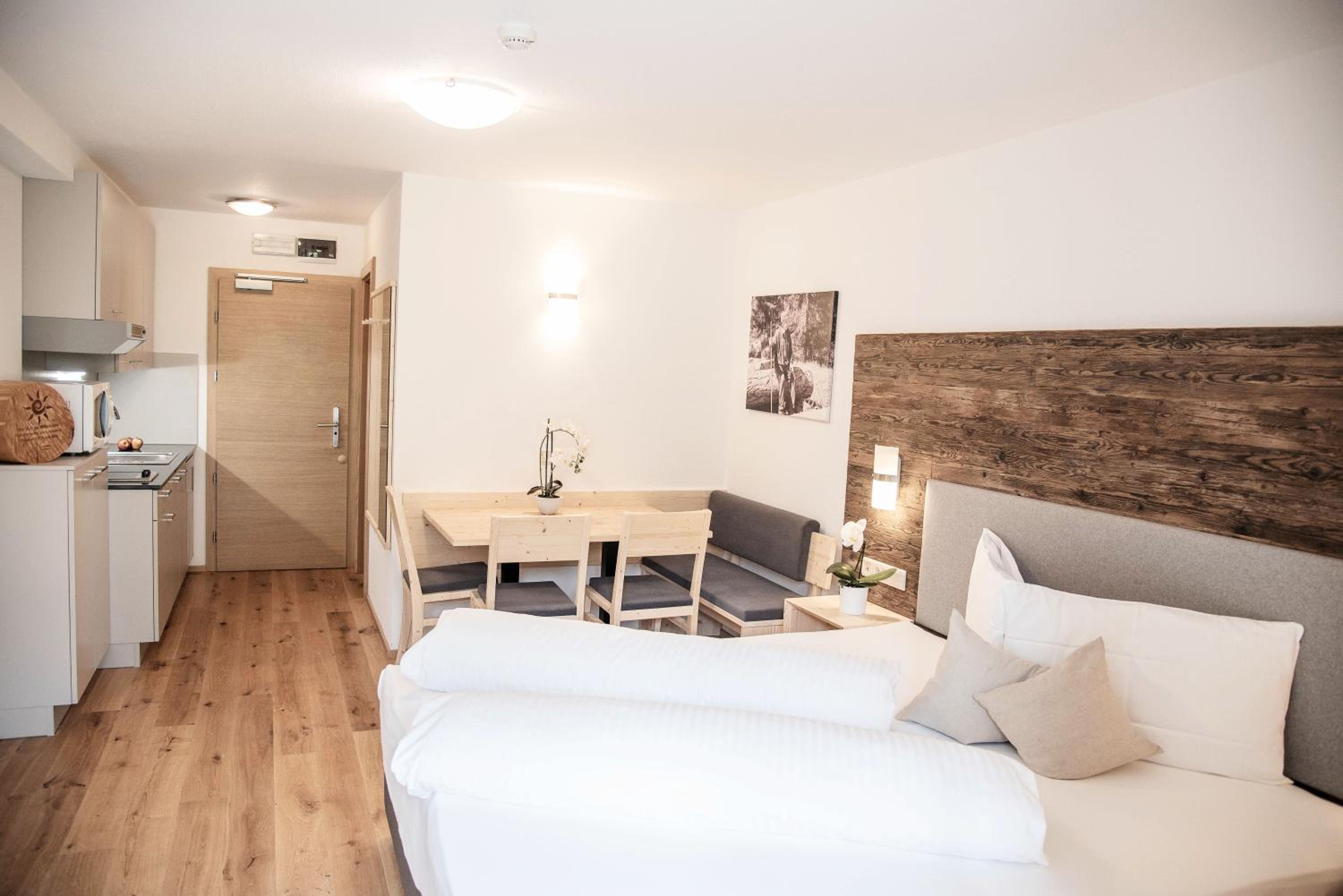 Two-Bedroom Apartment with Balcony photo 2