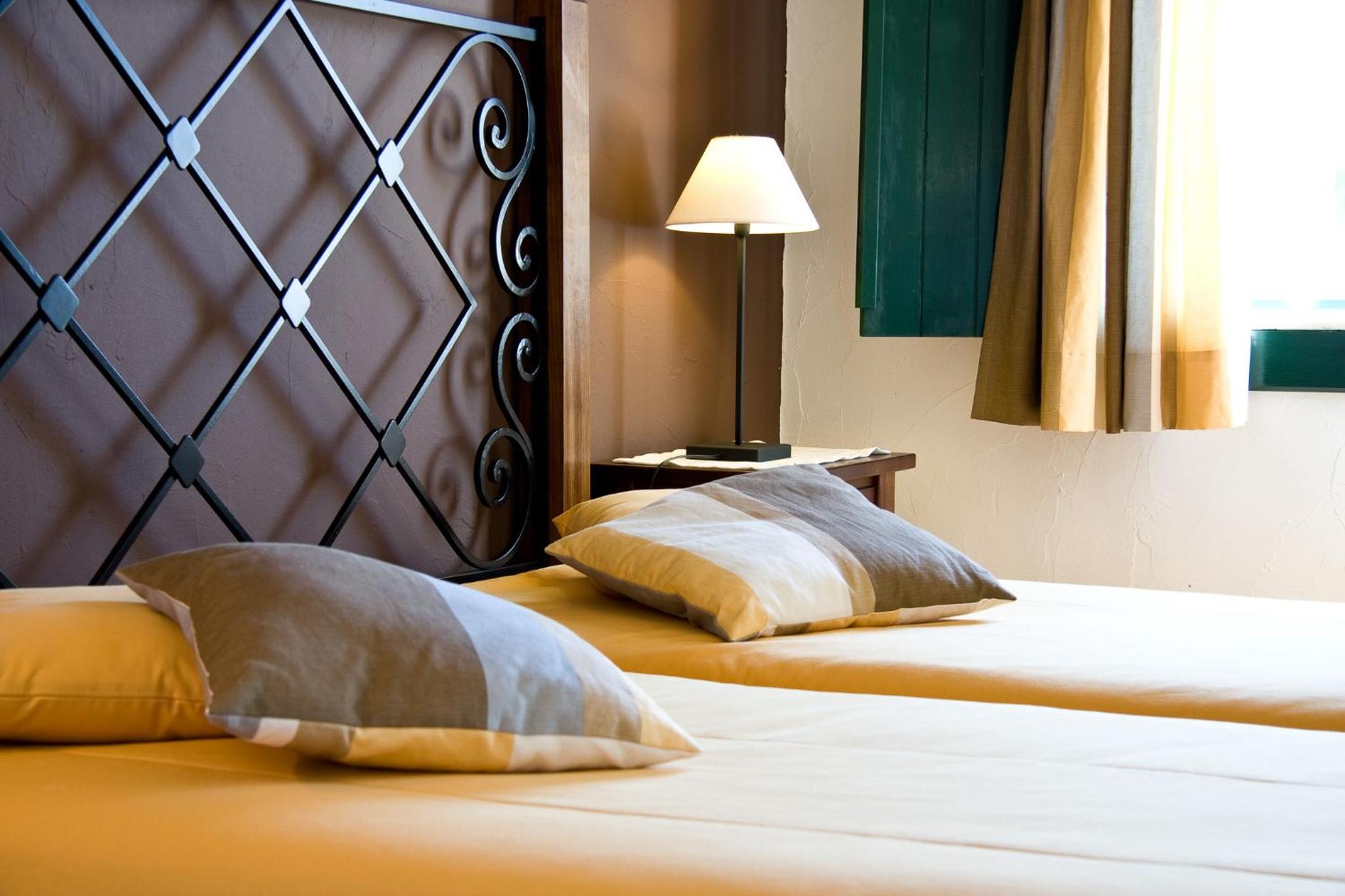 Twin Room - Photo 2
