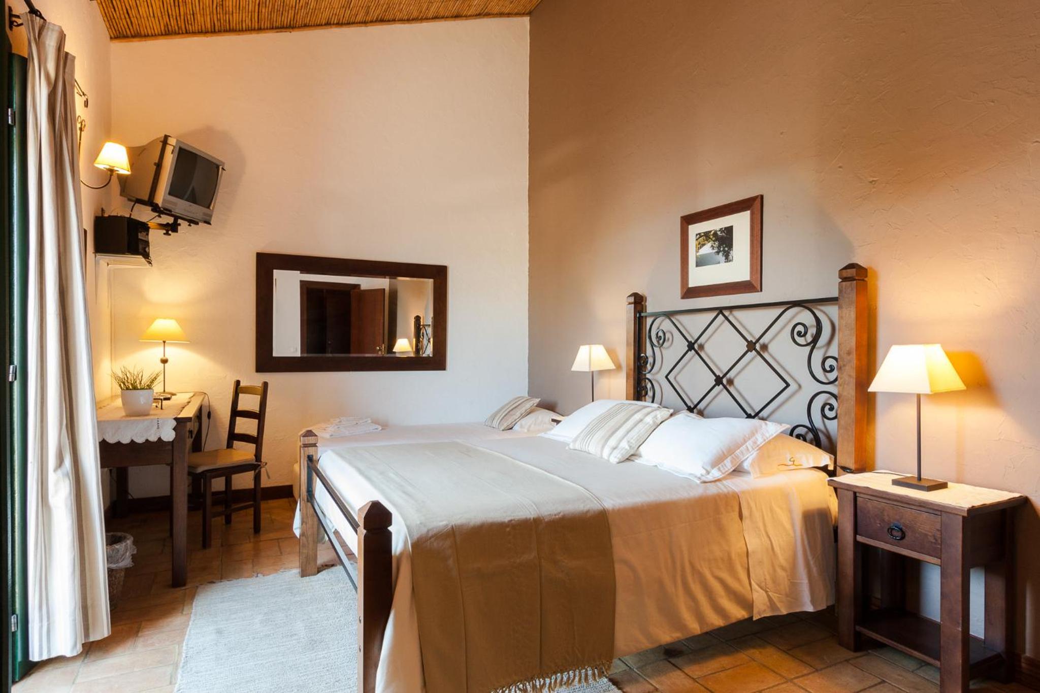 Double Room - Photo 3