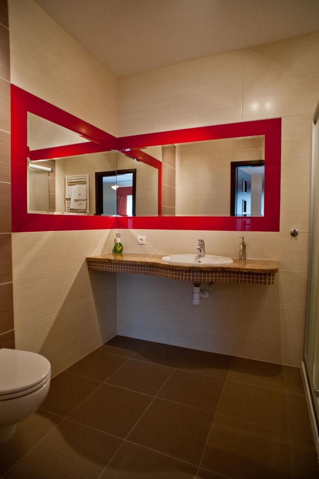 Twin Room - Photo 11