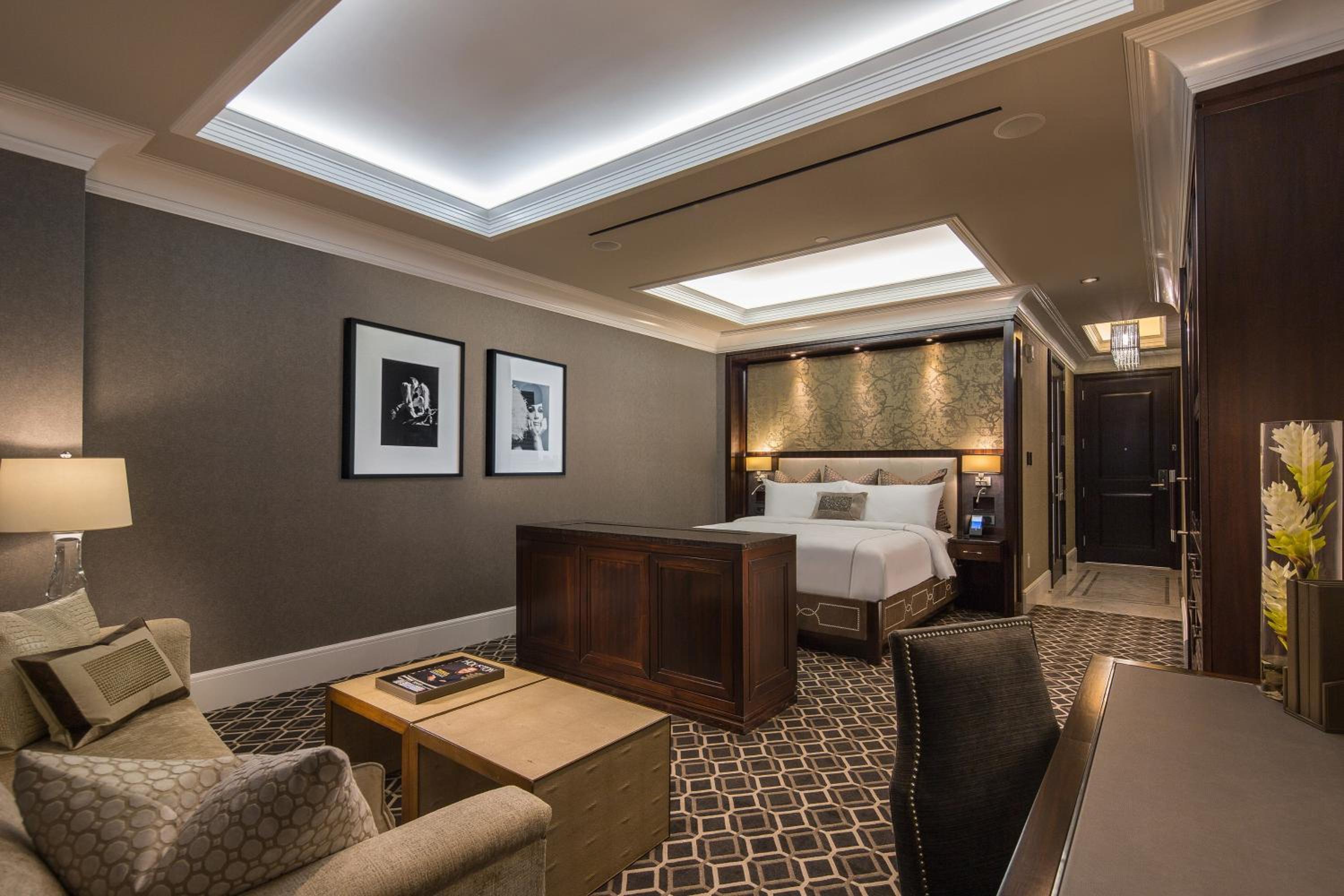 Luxury King - Photo 1