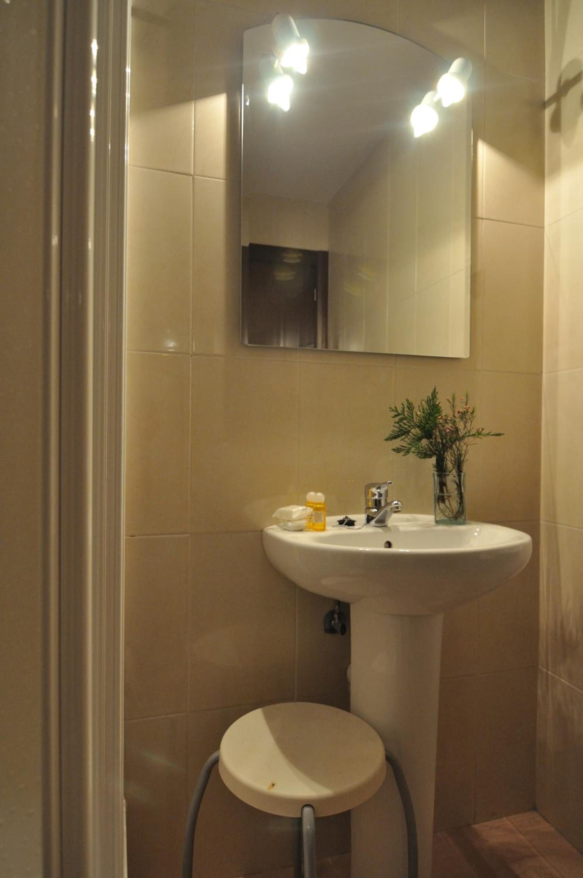 Double or Twin Room - Photo 6