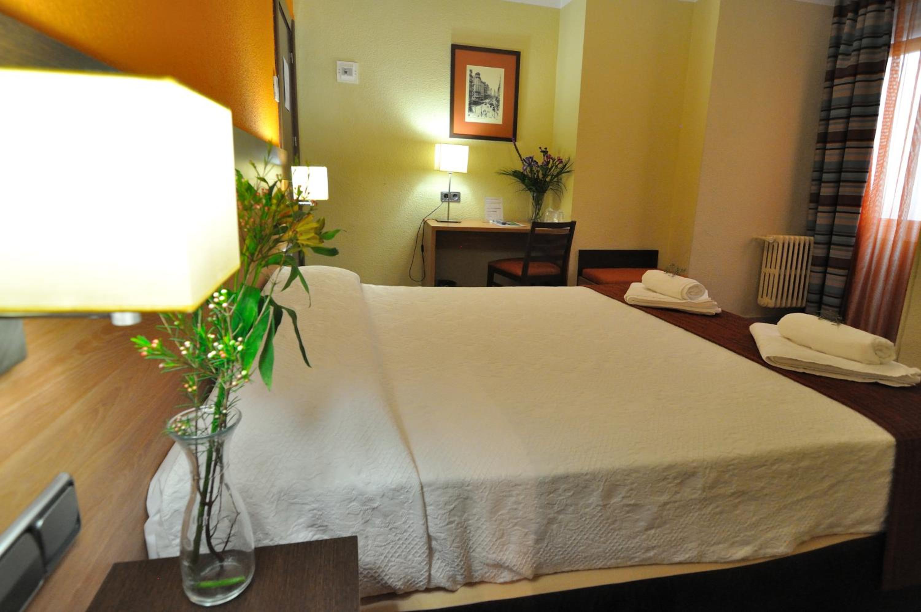 Double or Twin Room - Photo 33