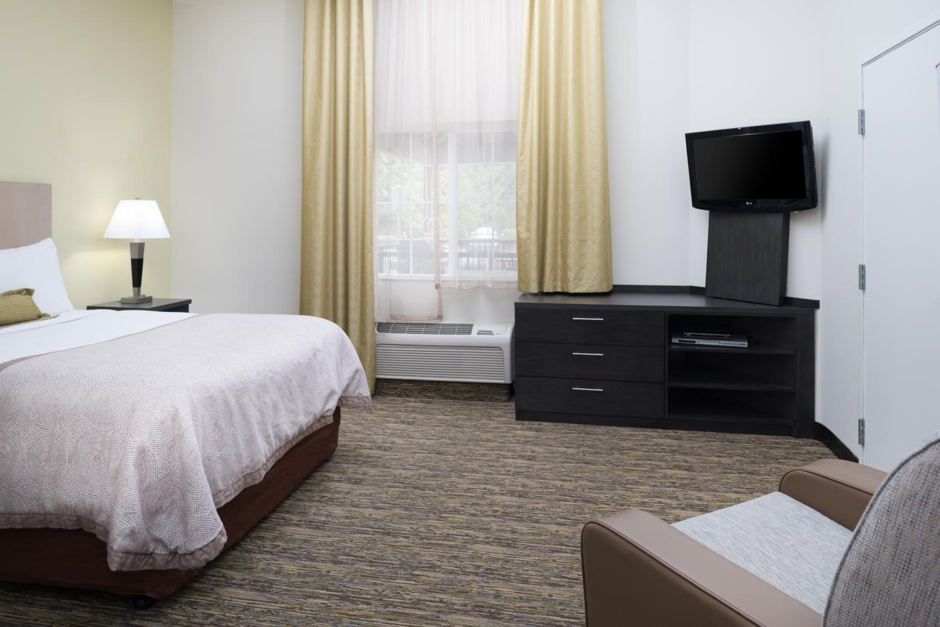 Queen Room - Hearing Accessible - Non-Smoking photo 1