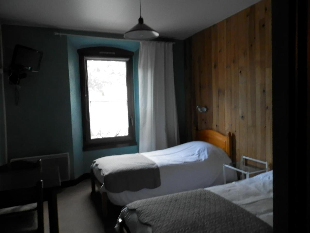 Twin Room with Bathroom photo 1