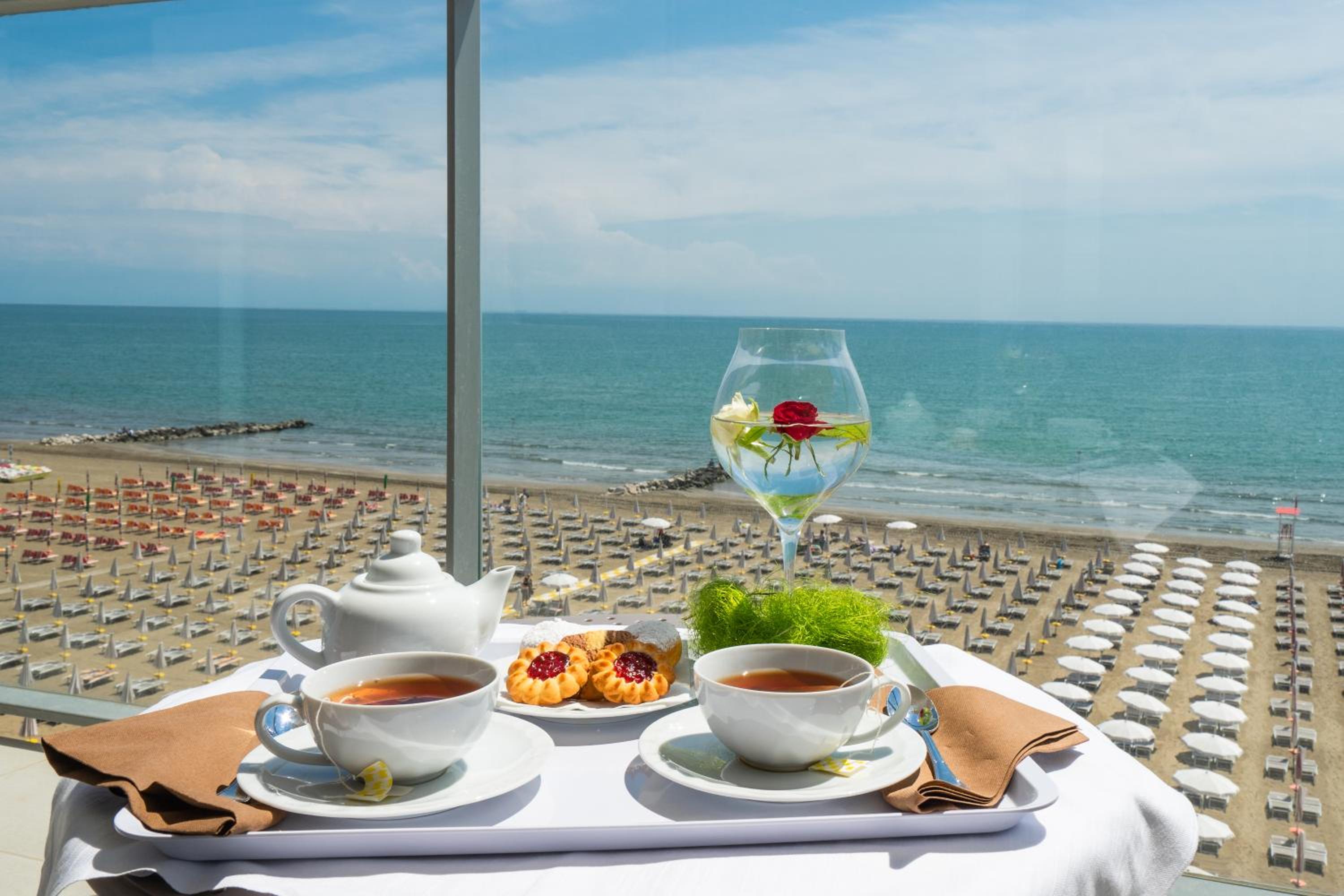 Deluxe Suite with Sea View photo 2