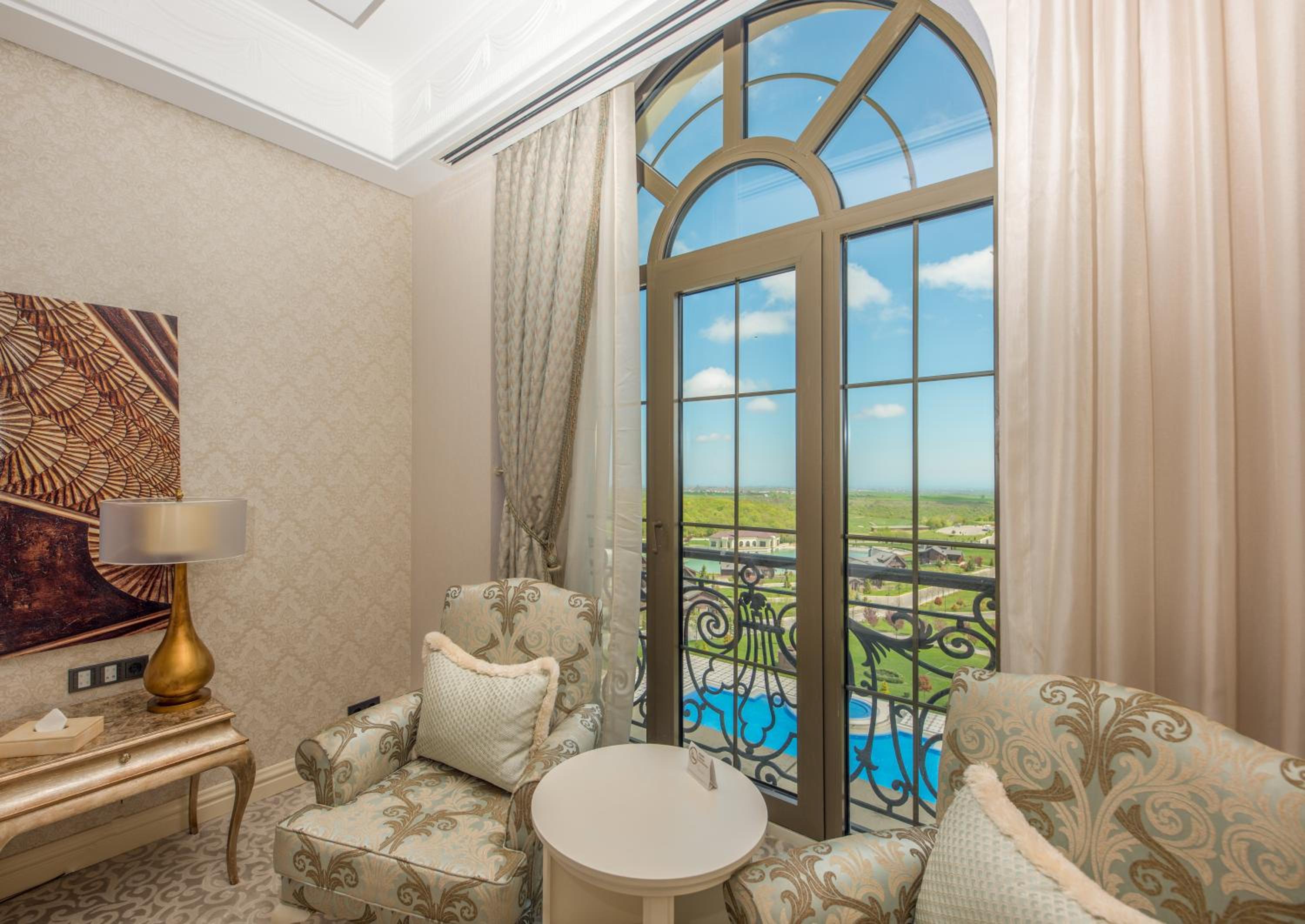 Deluxe Twin Room with Lake View photo 2