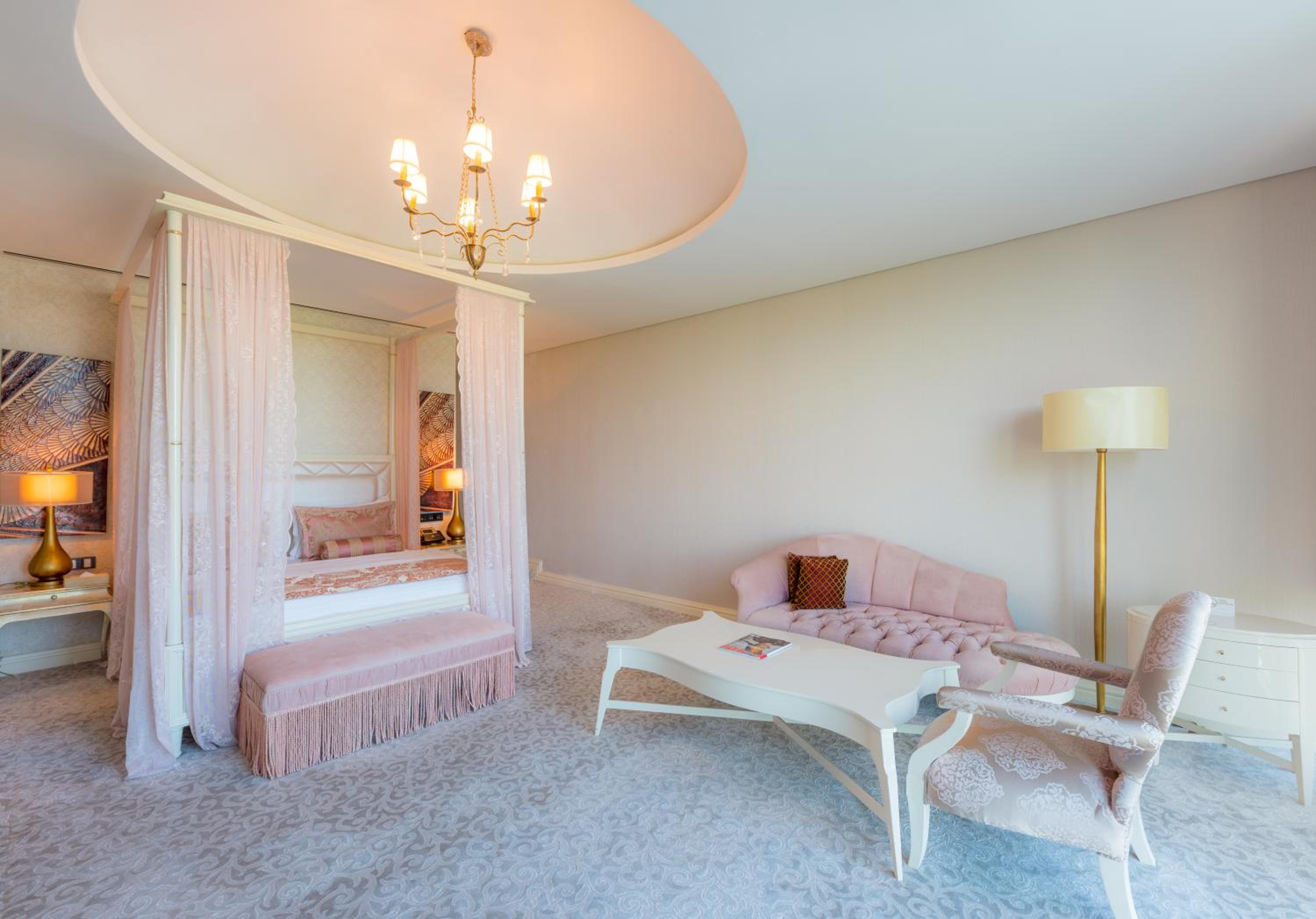 Honeymoon Suite