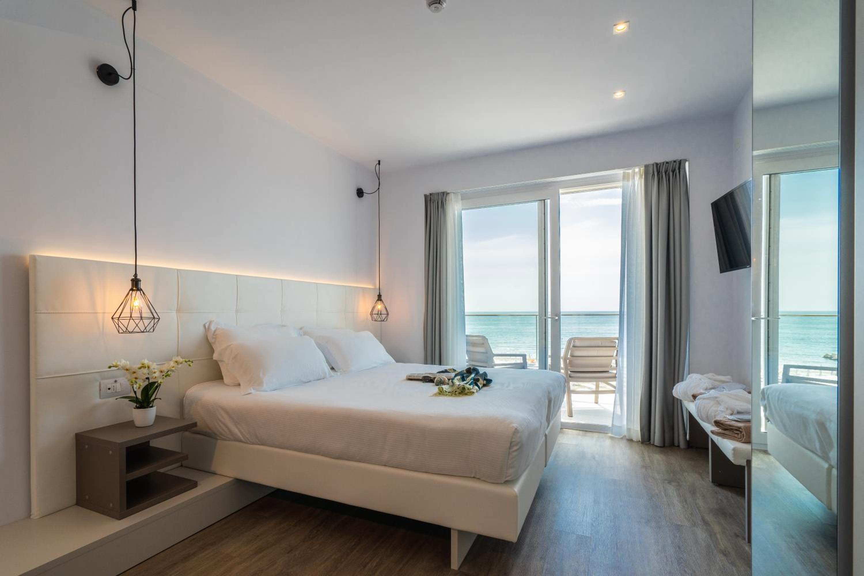 Deluxe Double or Twin Room with Sea View photo 1