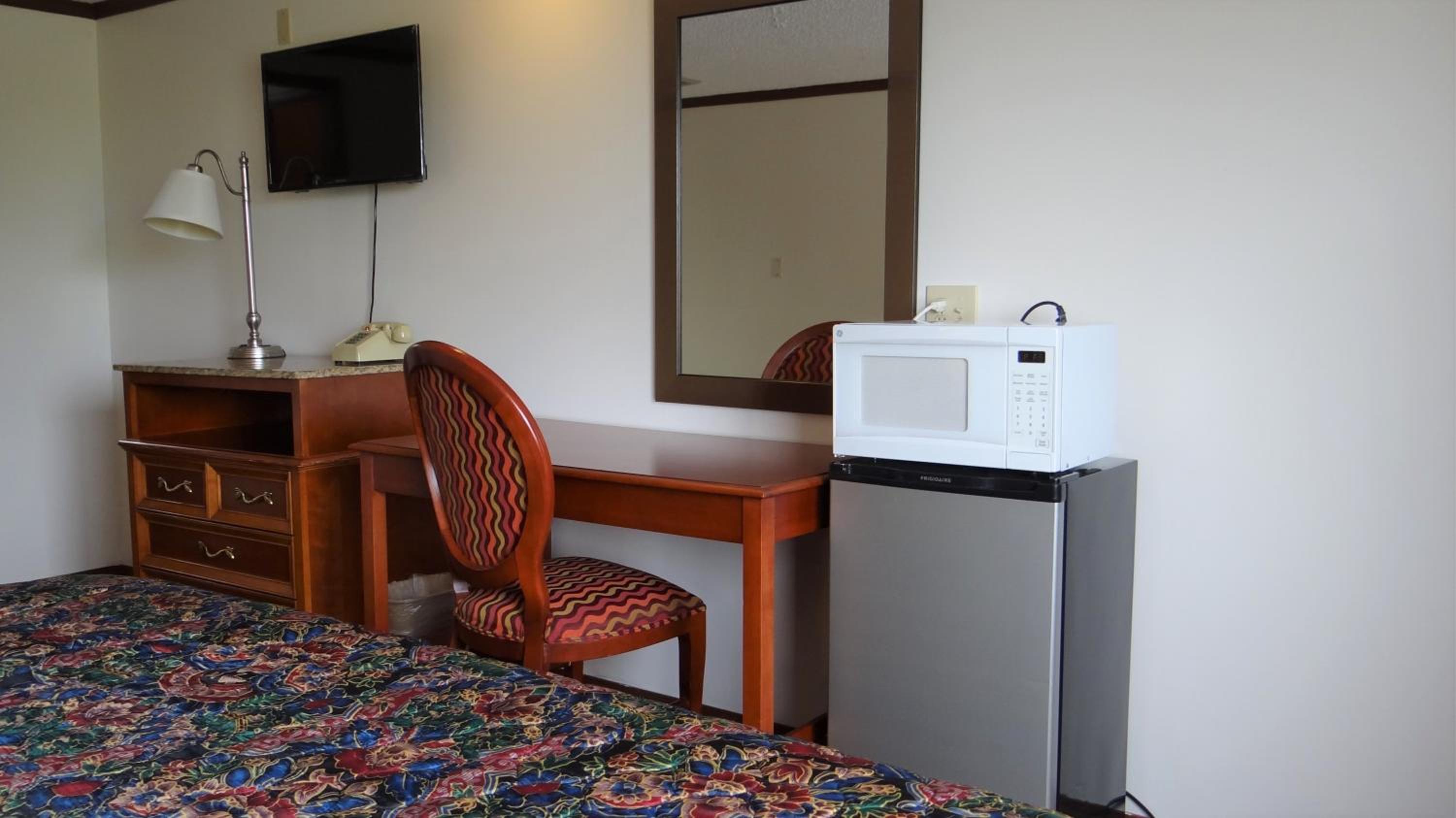 Deluxe Double Room with Bath - Photo 2