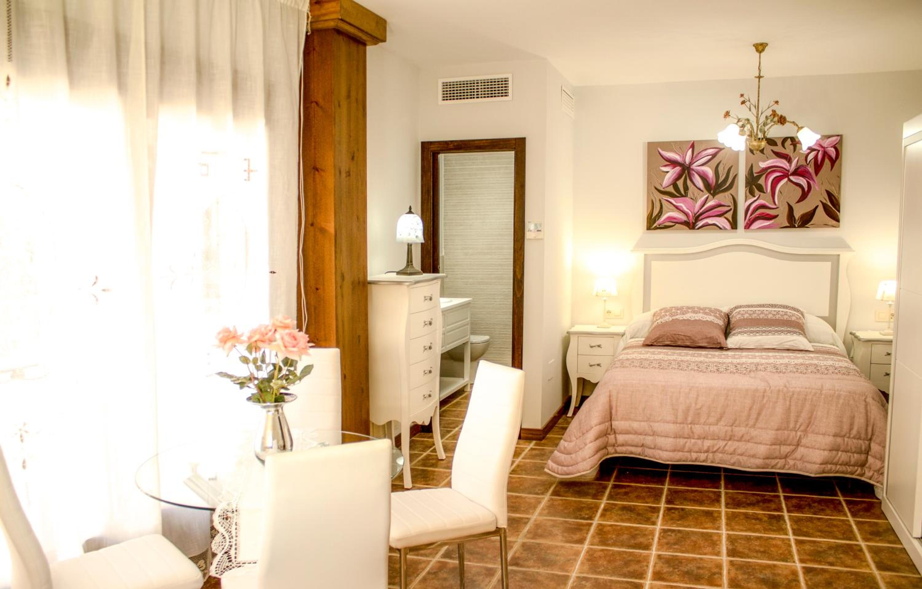 Standard Suite - Photo 1