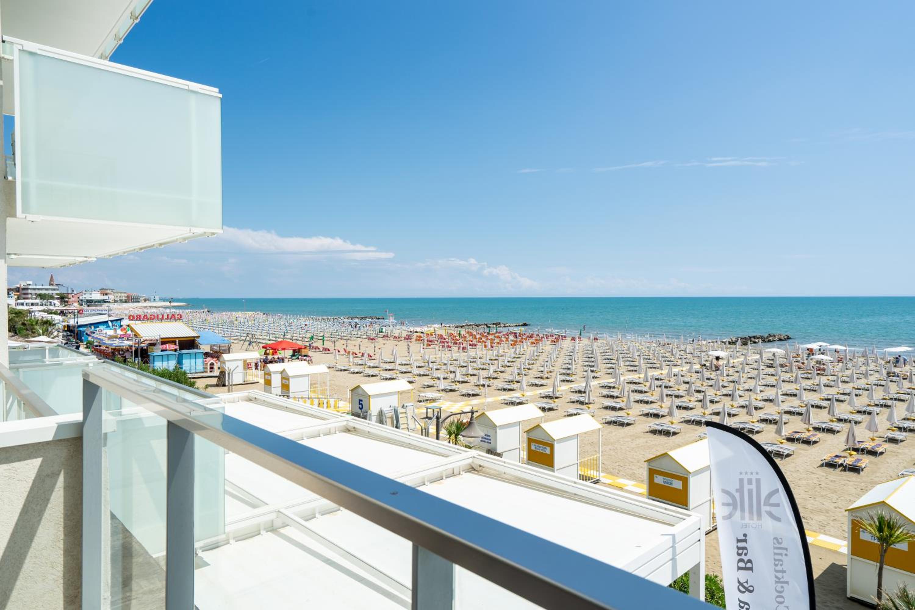 Superior Double or Twin Room with Partial Sea View photo 2
