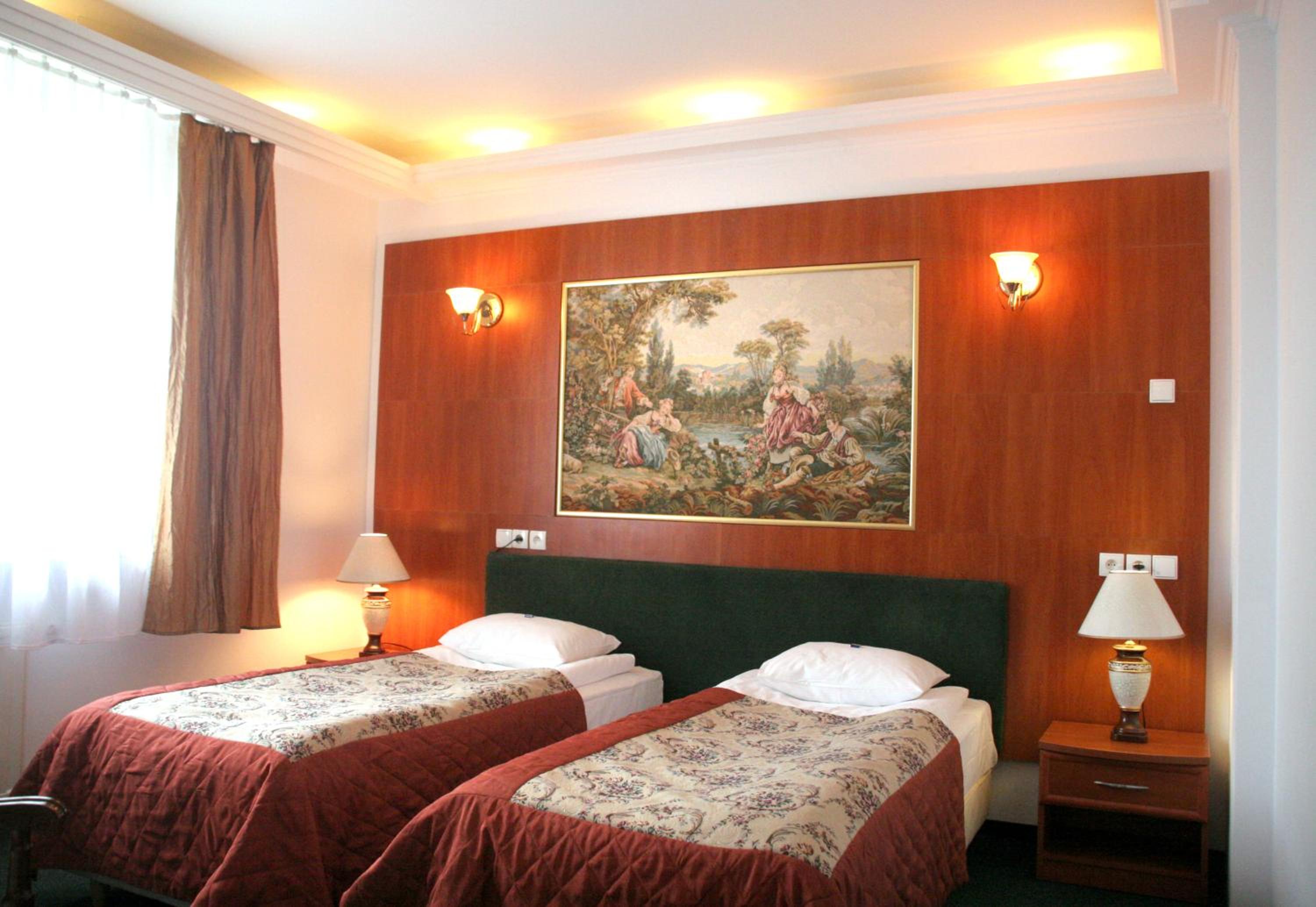 Twin Room - Photo 10